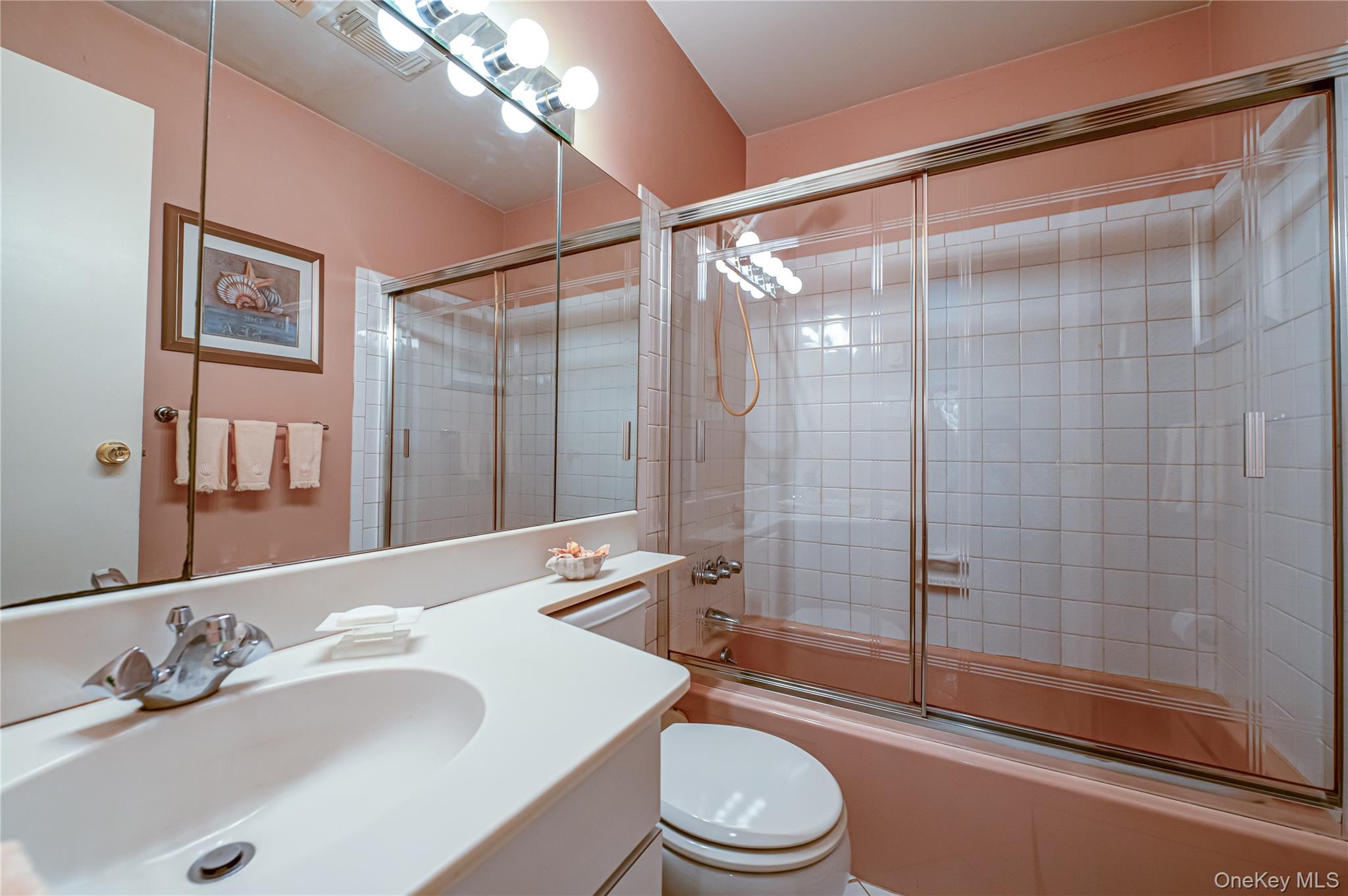 #13 photo, 118 Harbor, Amityville , NY 11701