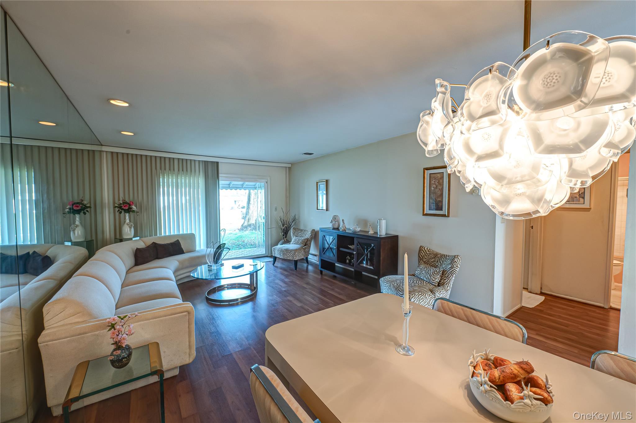 #8 photo, 118 Harbor, Amityville , NY 11701