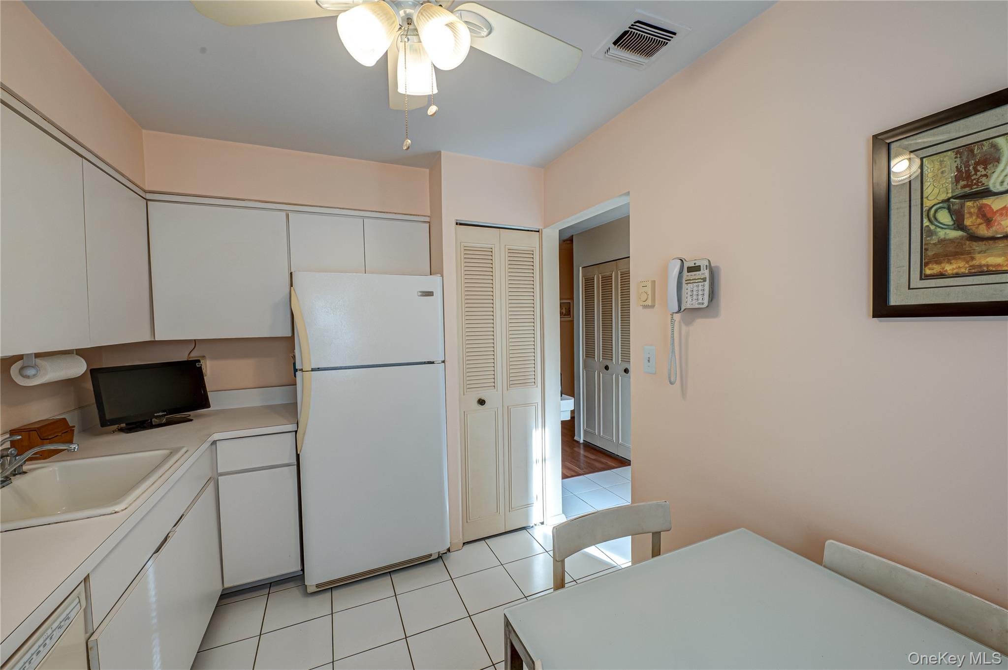 #9 photo, 118 Harbor, Amityville , NY 11701