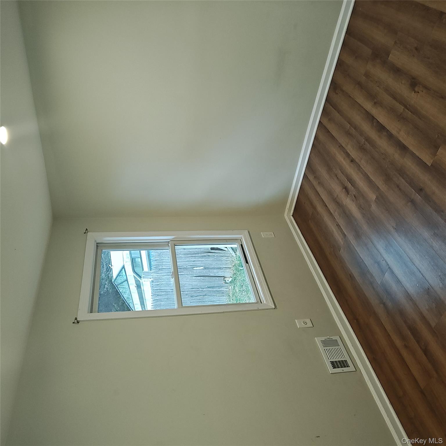 #5 photo, 909 Provost Avenue, 東長島 Bellport , NY 11713