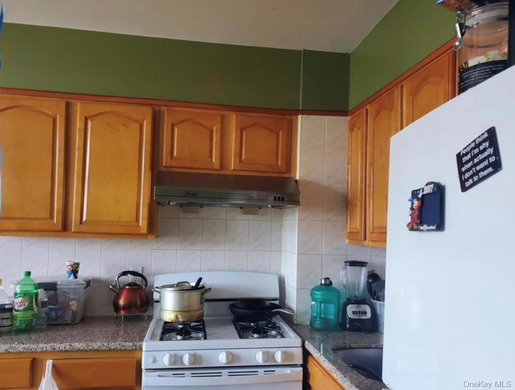 #6 photo, 10355 52nd Avenue, كوينز Corona , NY 11368