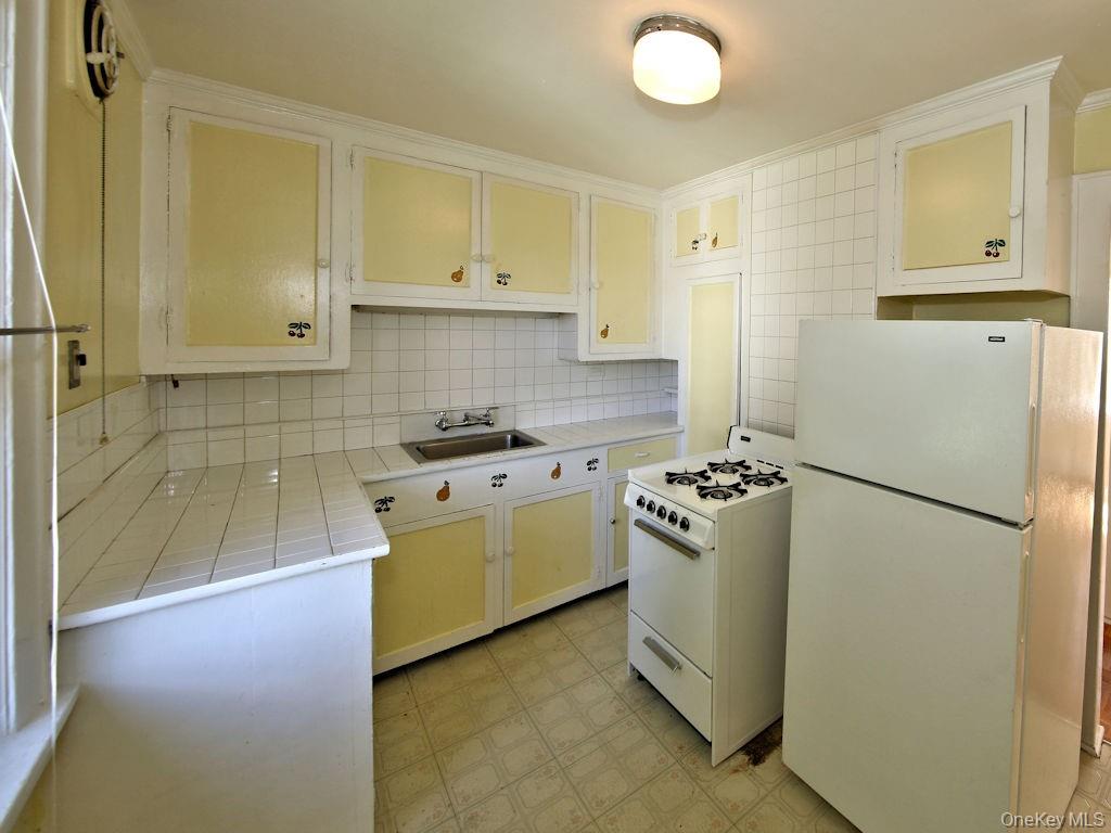 #2 photo, 56 S Lawn Avenue, 紐約州 Elmsford , NY 10523