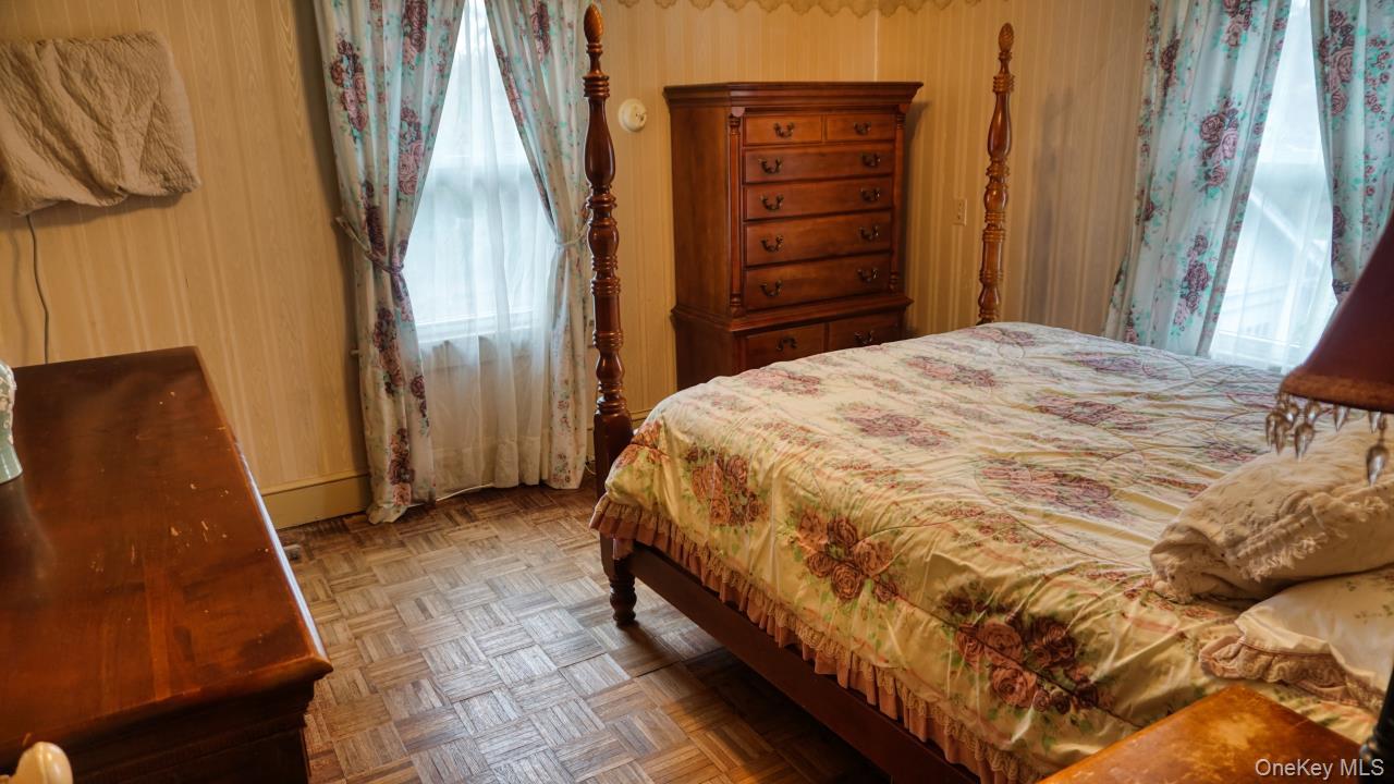 #11 photo, 64 Ketewamoke Avenue, Babylon , NY 11702