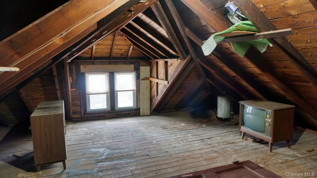 #14 photo, 64 Ketewamoke Avenue, Babylon , NY 11702