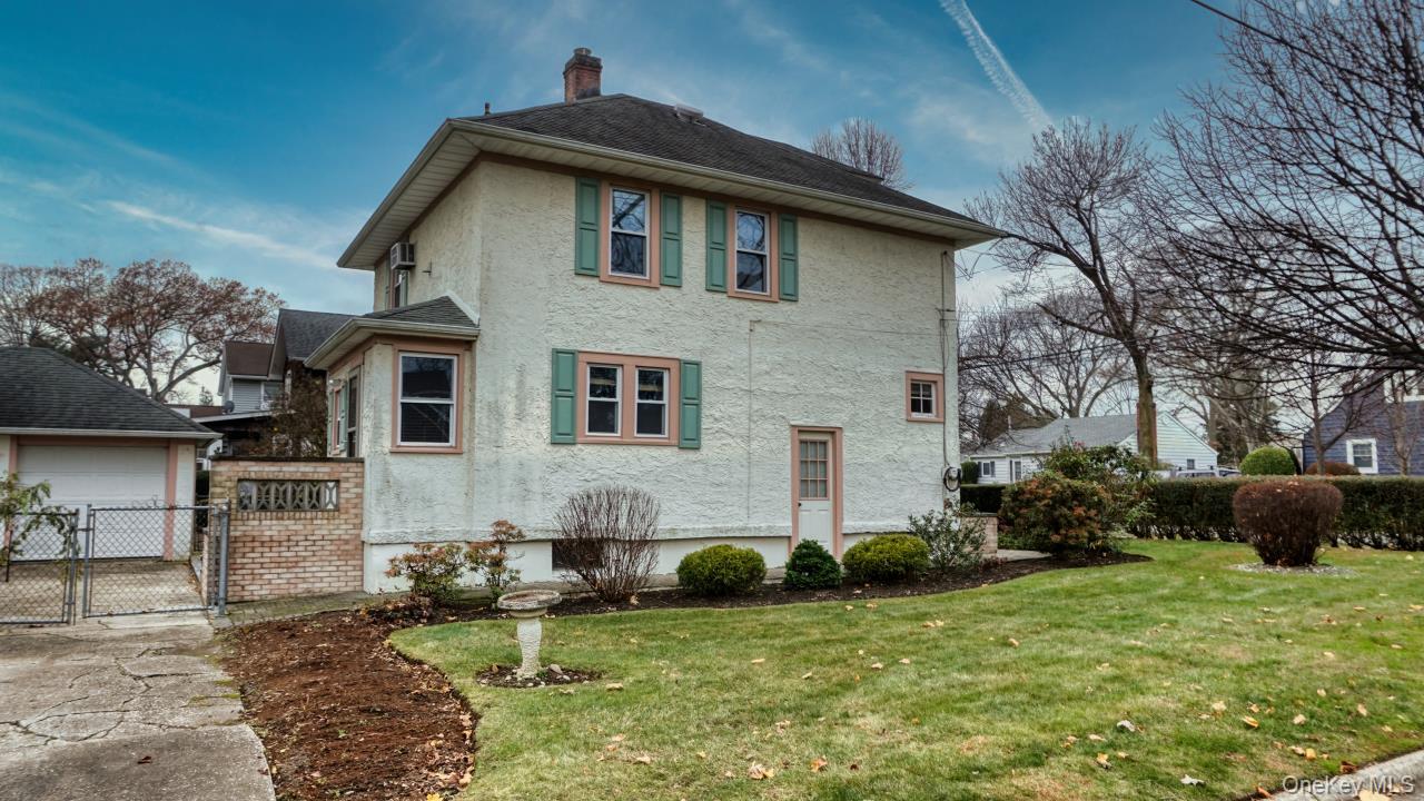 #4 photo, 64 Ketewamoke Avenue, Babylon , NY 11702