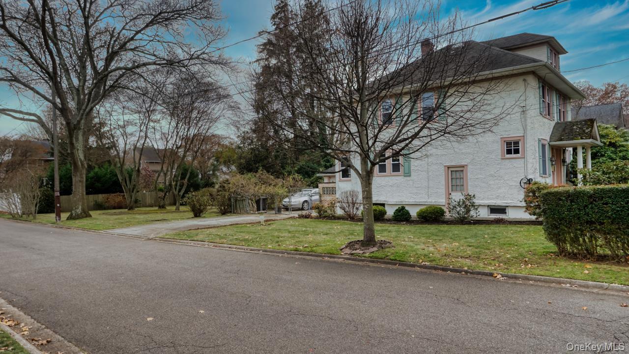 #7 photo, 64 Ketewamoke Avenue, Babylon , NY 11702