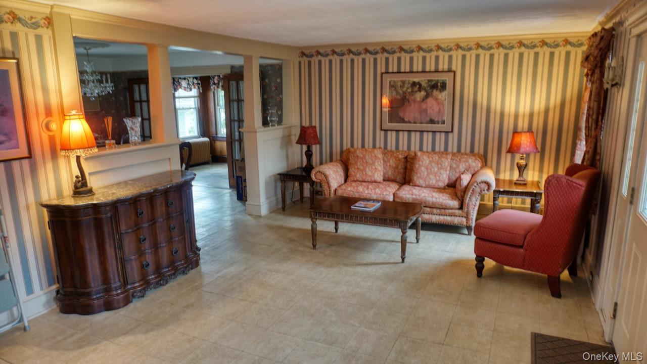 #8 photo, 64 Ketewamoke Avenue, Babylon , NY 11702