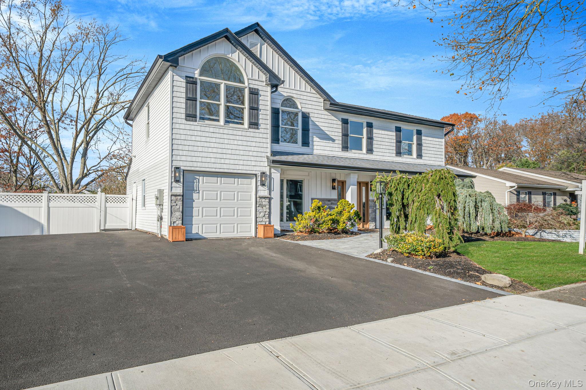 #1 photo, 36 Flintridge Drive, सफ़ोक काउंटी Holbrook , NY 11741