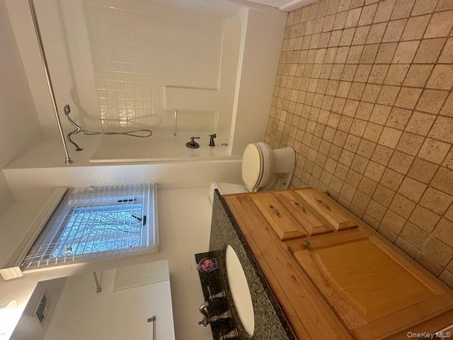 #13 photo, 26 Radio Avenue, 東長島 Miller Place , NY 11764