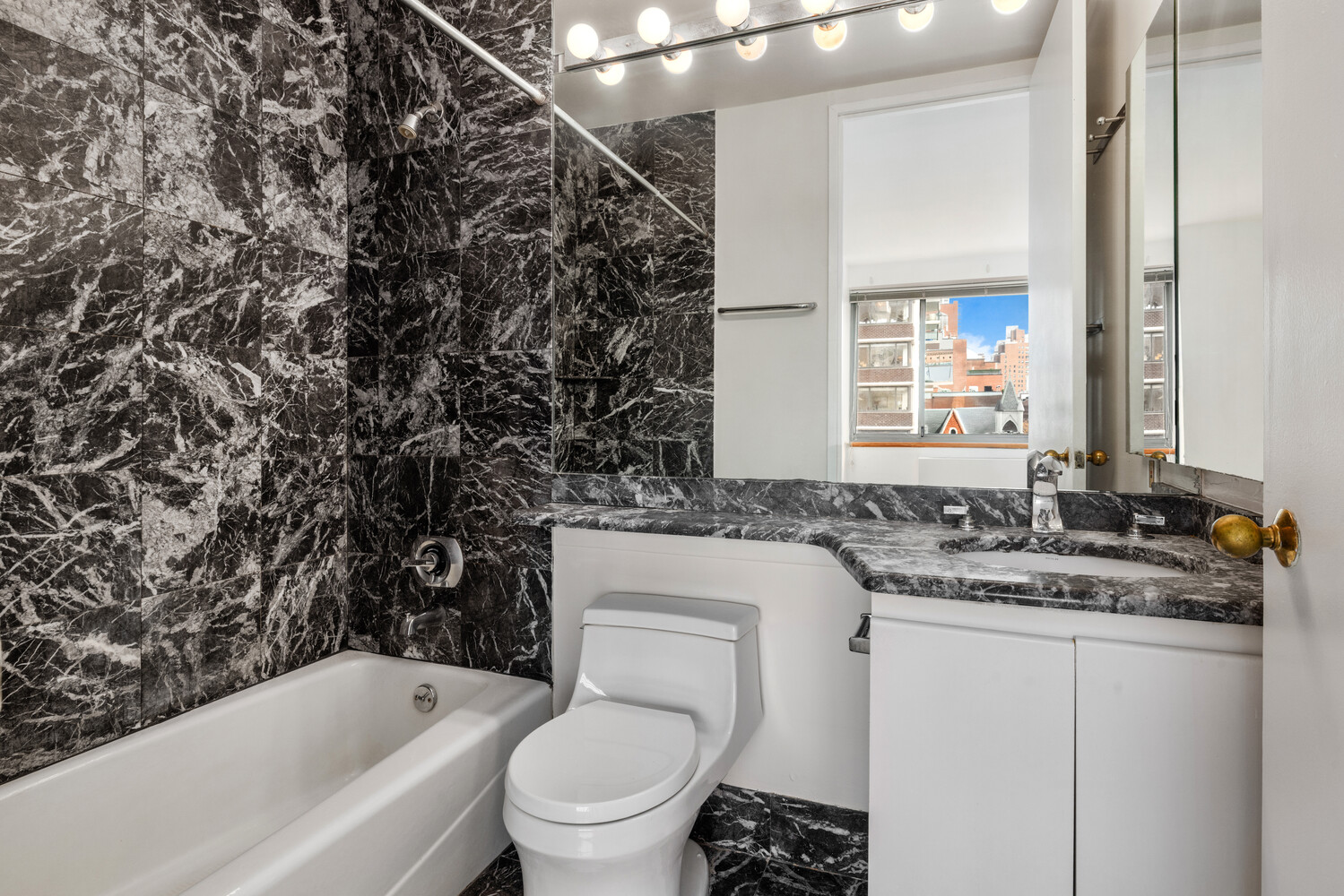 #7 photo, 401 E 84TH Street, 曼哈頓 Yorkville , NY 10028