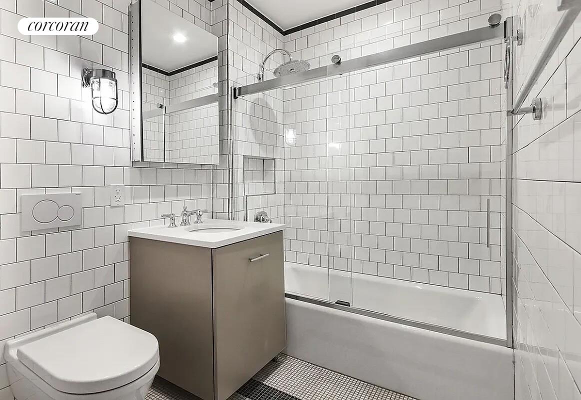 #11 photo, New York City, 曼哈頓 East Village , NY 10009