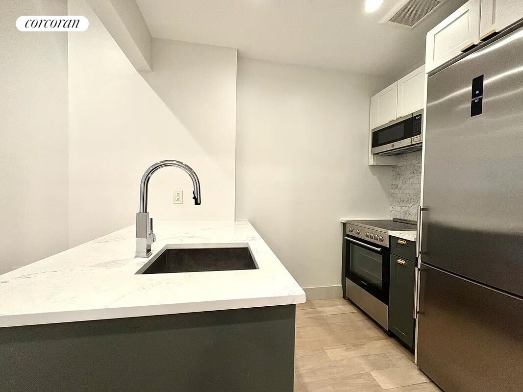 #4 photo, New York City, 曼哈頓 East Village , NY 10009