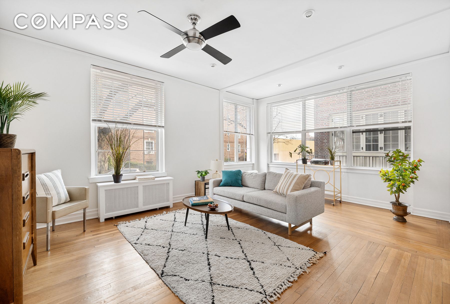 #1 photo, 37-52 85th Street, كوينز Jackson Heights , NY 11372