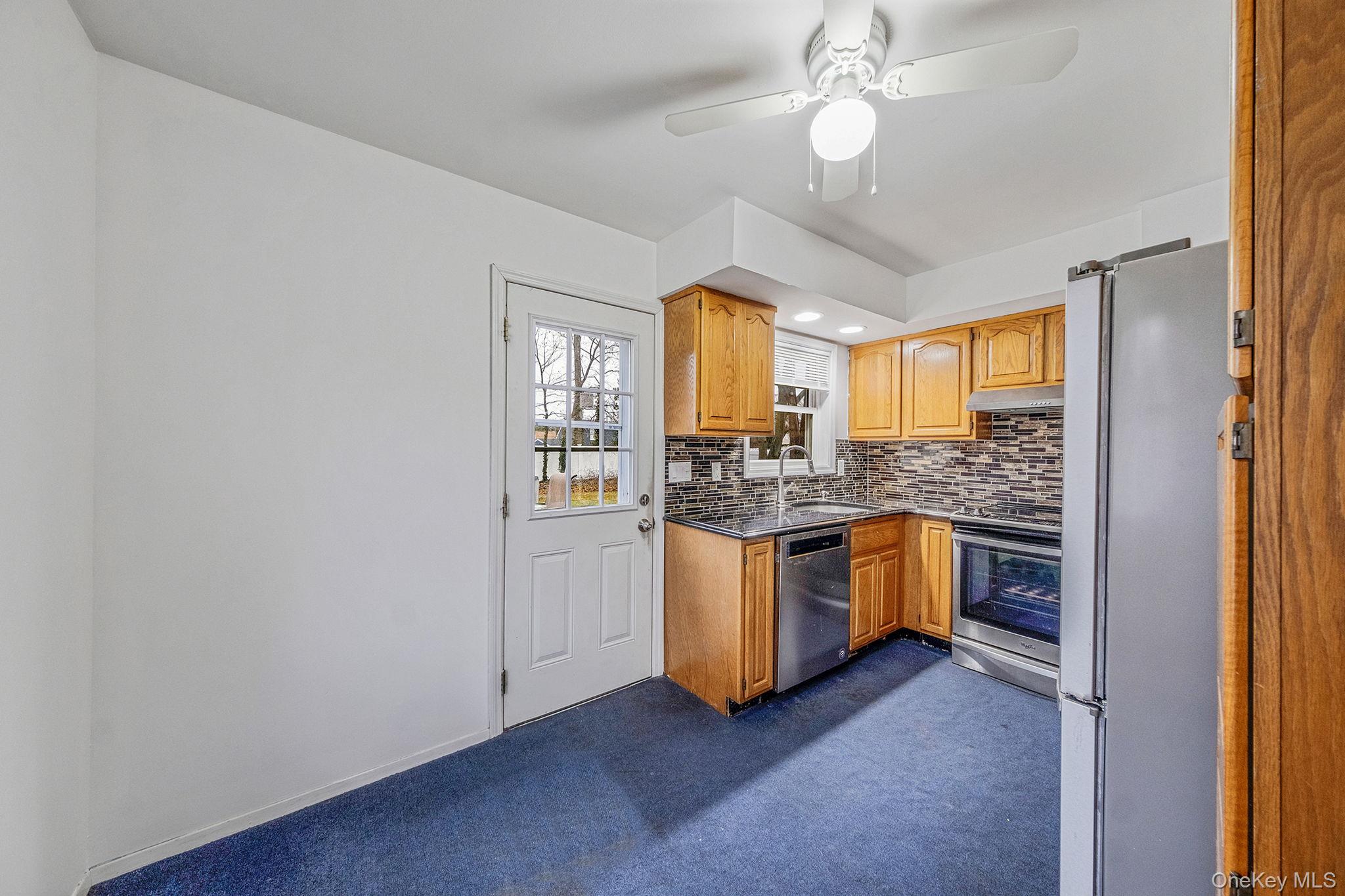 #10 photo, 11 Dianne Avenue, سوفولك Centereach , NY 11720