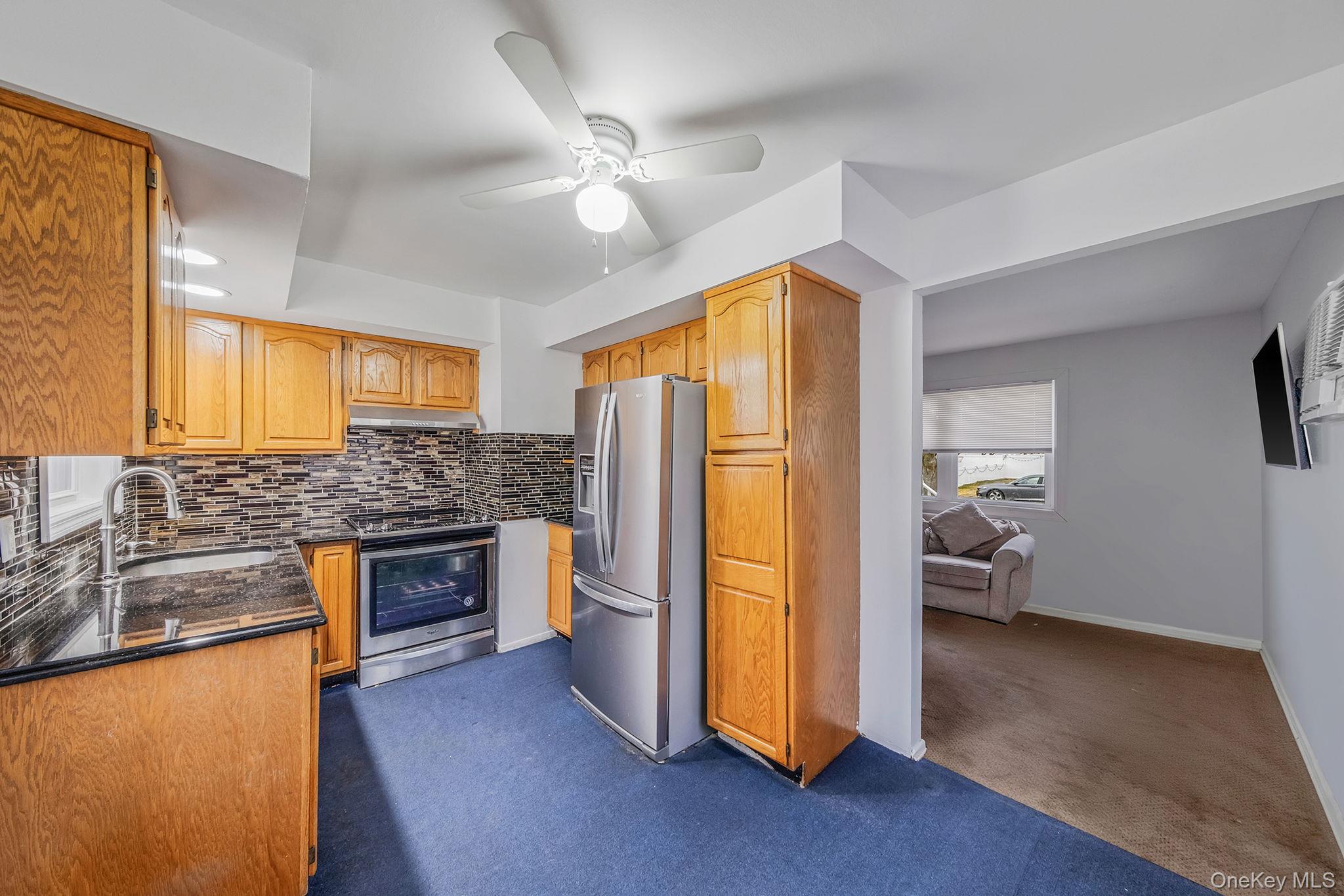 #11 photo, 11 Dianne Avenue, سوفولك Centereach , NY 11720