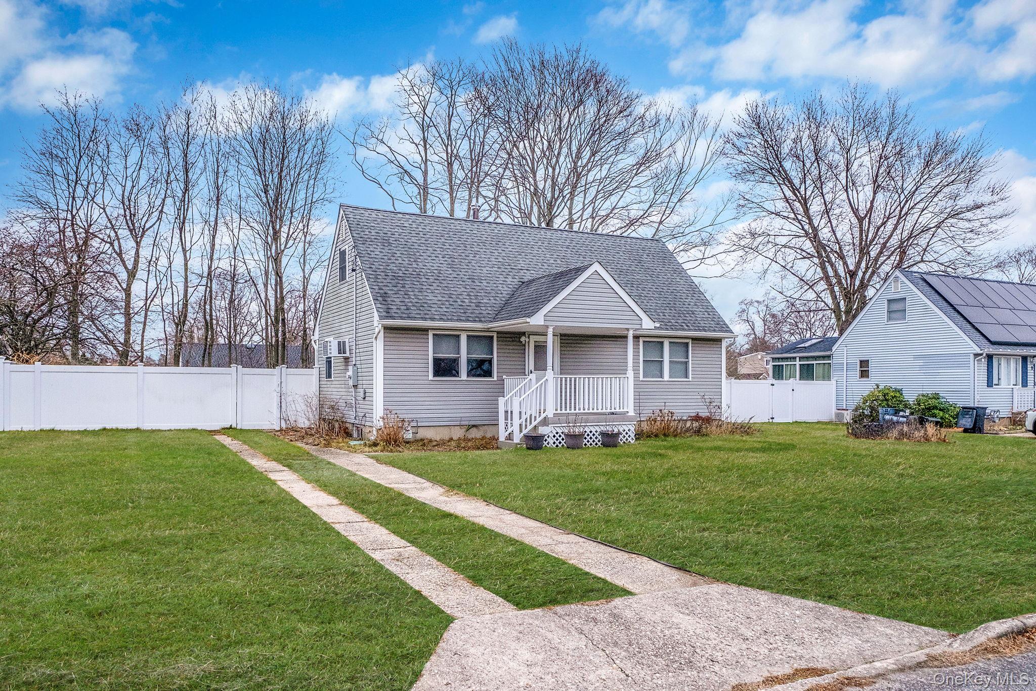 #3 photo, 11 Dianne Avenue, سوفولك Centereach , NY 11720