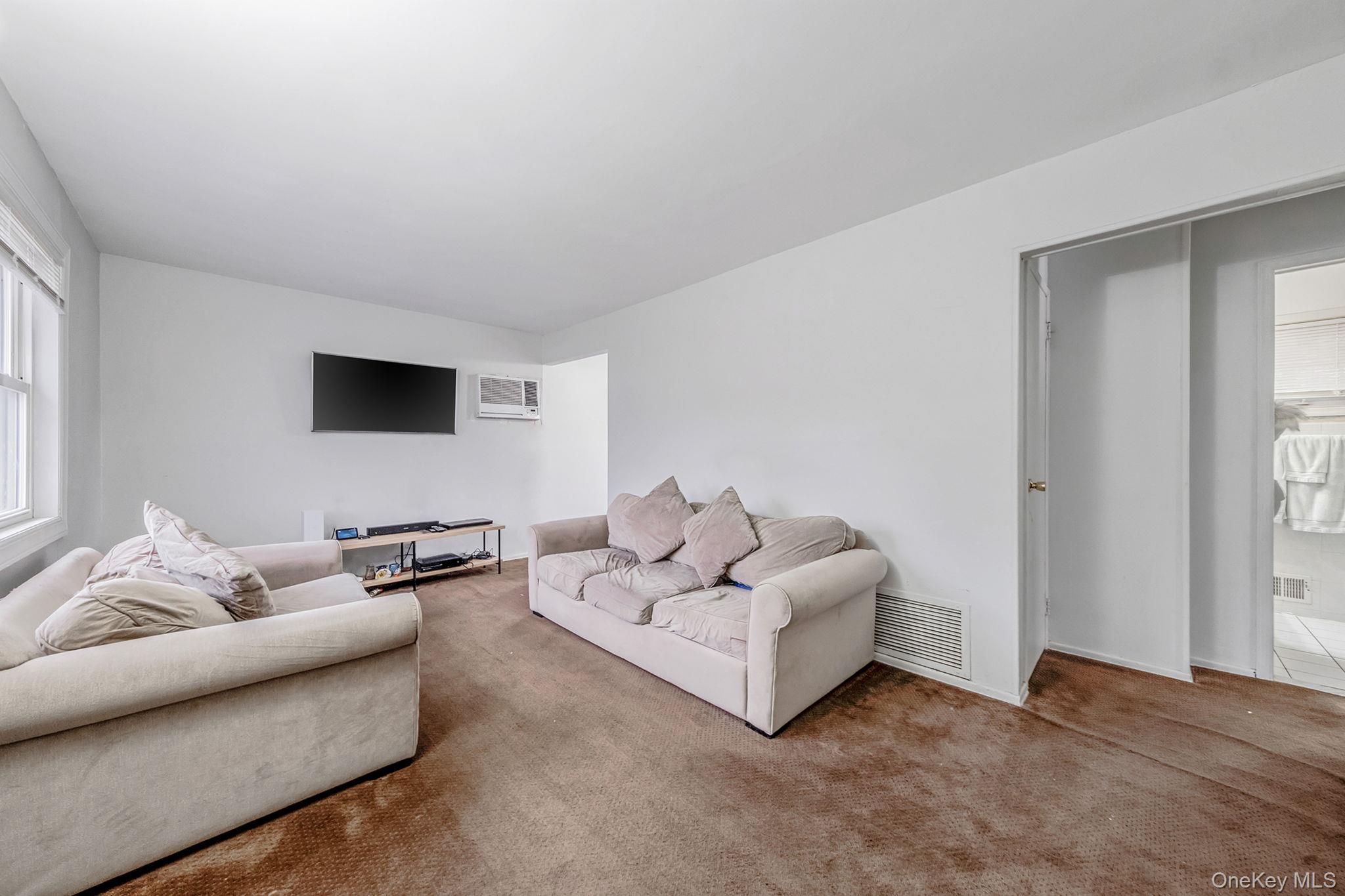 #6 photo, 11 Dianne Avenue, سوفولك Centereach , NY 11720