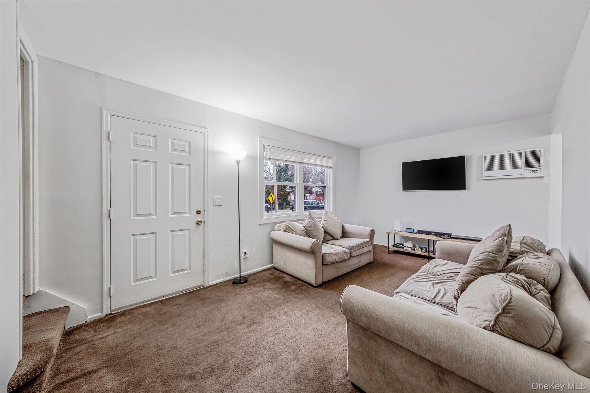 #7 photo, 11 Dianne Avenue, سوفولك Centereach , NY 11720