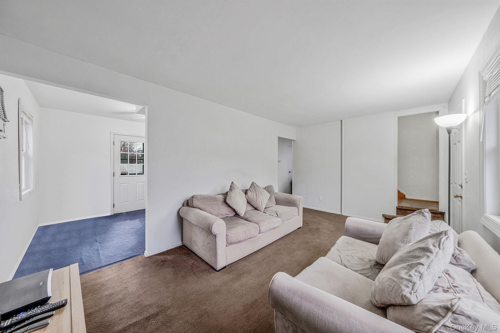 #9 photo, 11 Dianne Avenue, سوفولك Centereach , NY 11720