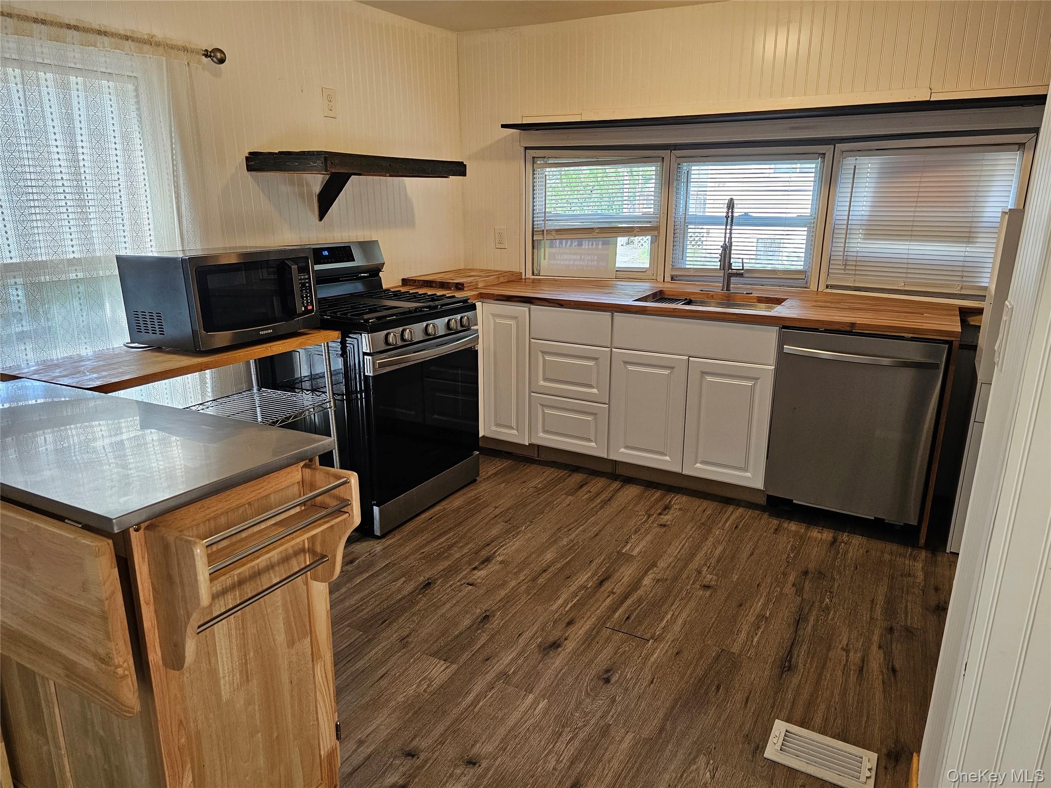 #2 photo, 1964-106 River Road, سوفولك Calverton , NY 11933