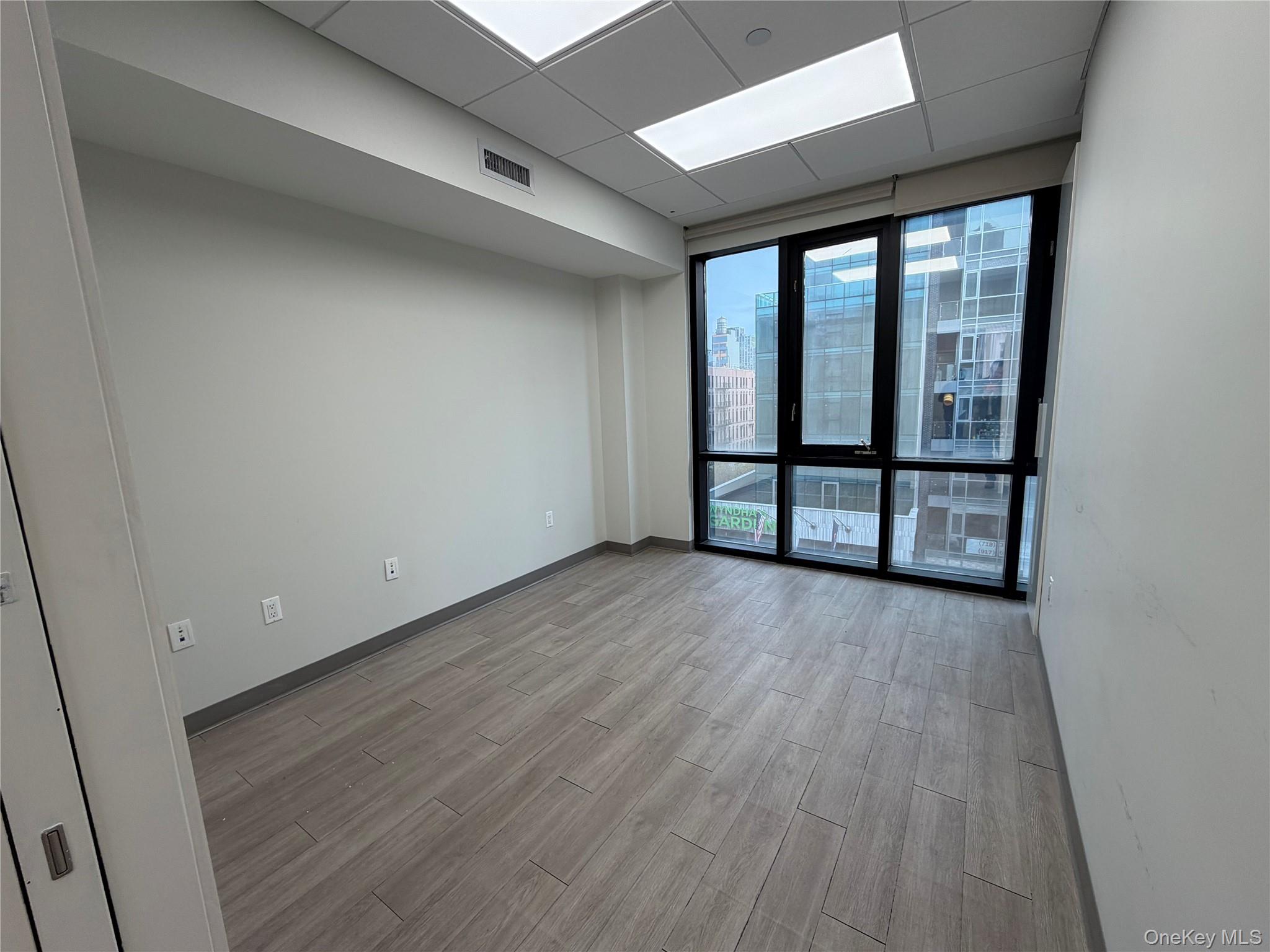 #4 photo, 86 Bowery, New York (Manhattan) , NY 10013