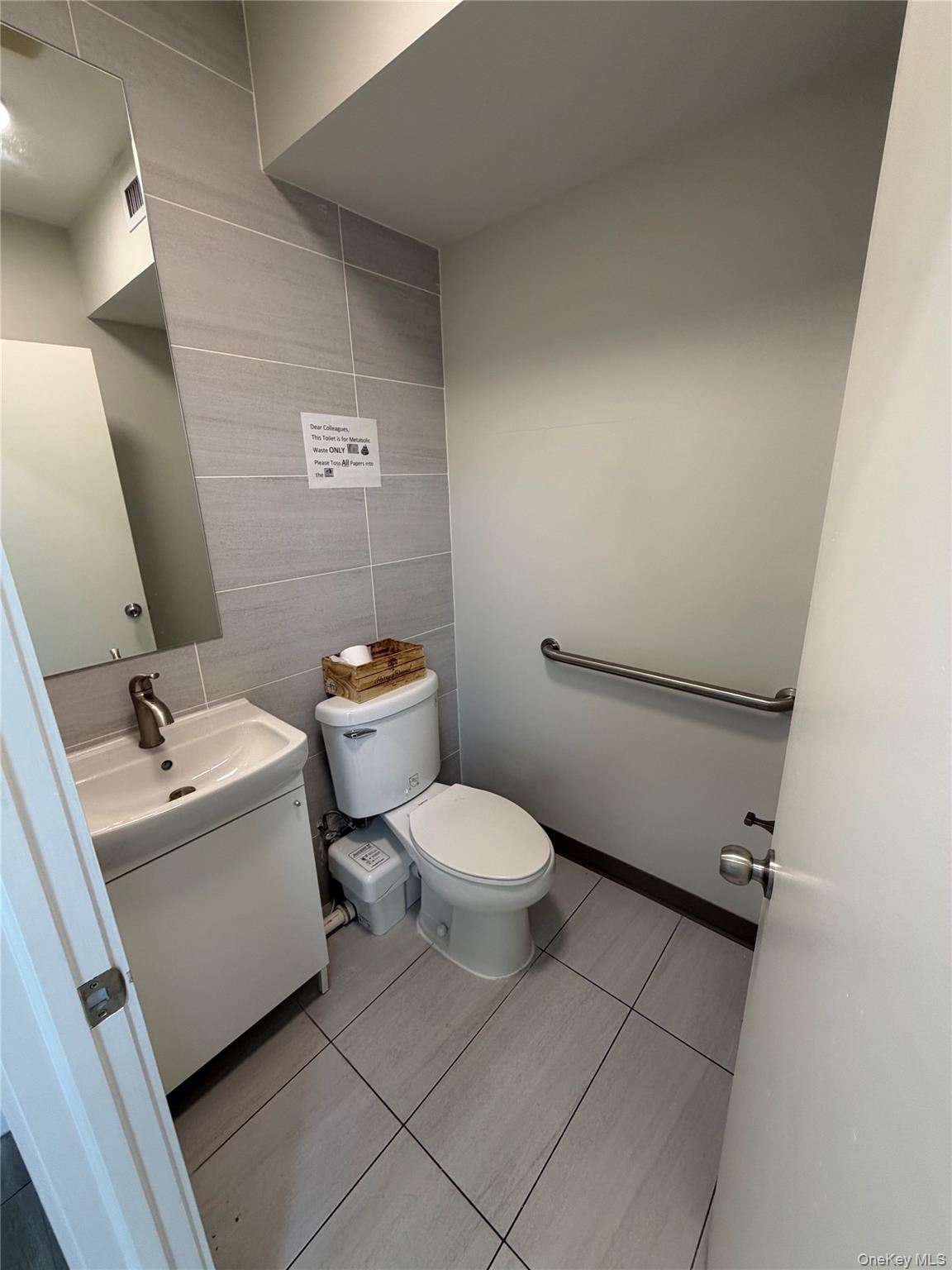 #5 photo, 86 Bowery, New York (Manhattan) , NY 10013