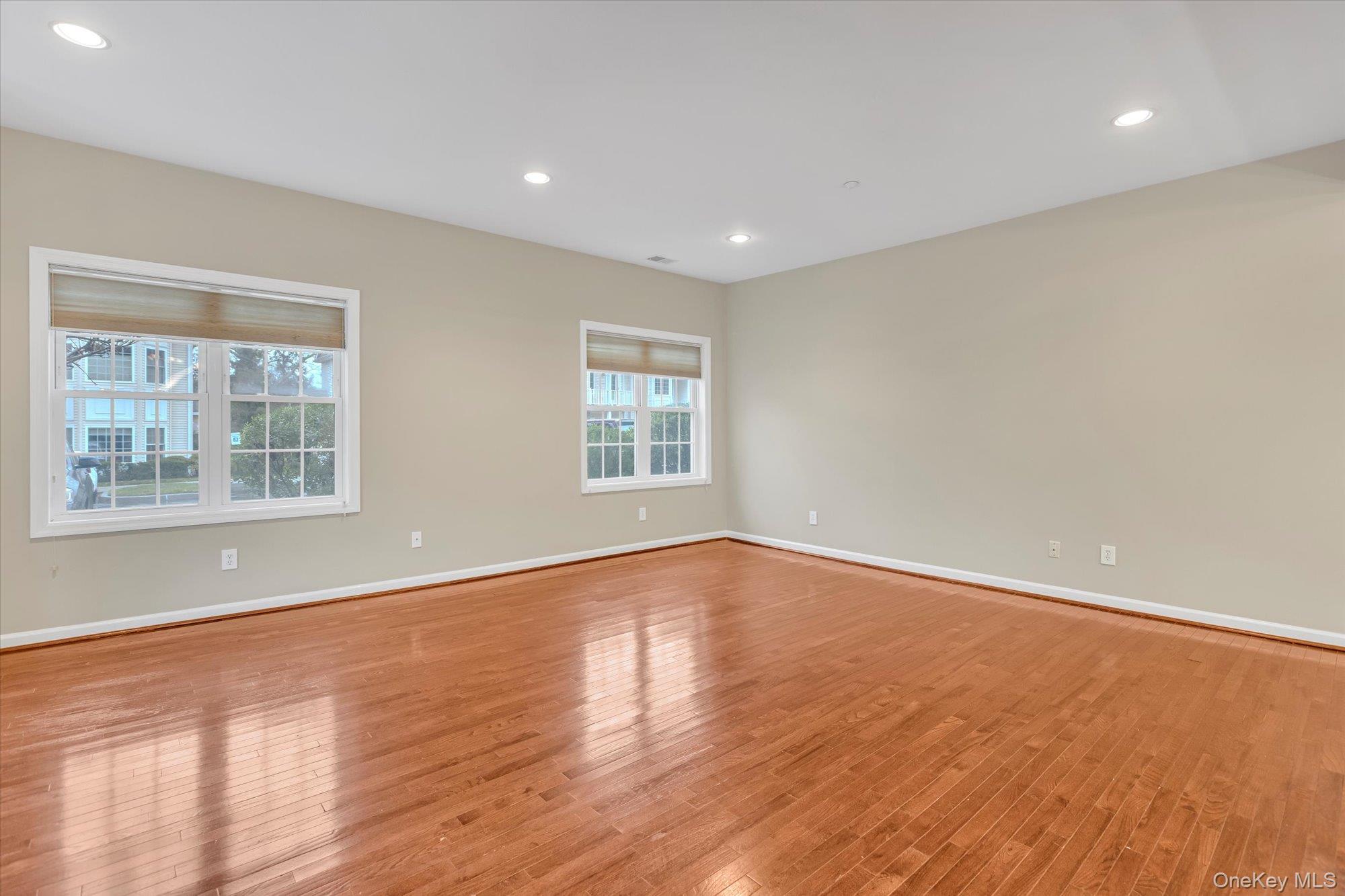 #4 photo, 119 Autumn Drive, 長島 Plainview , NY 11803