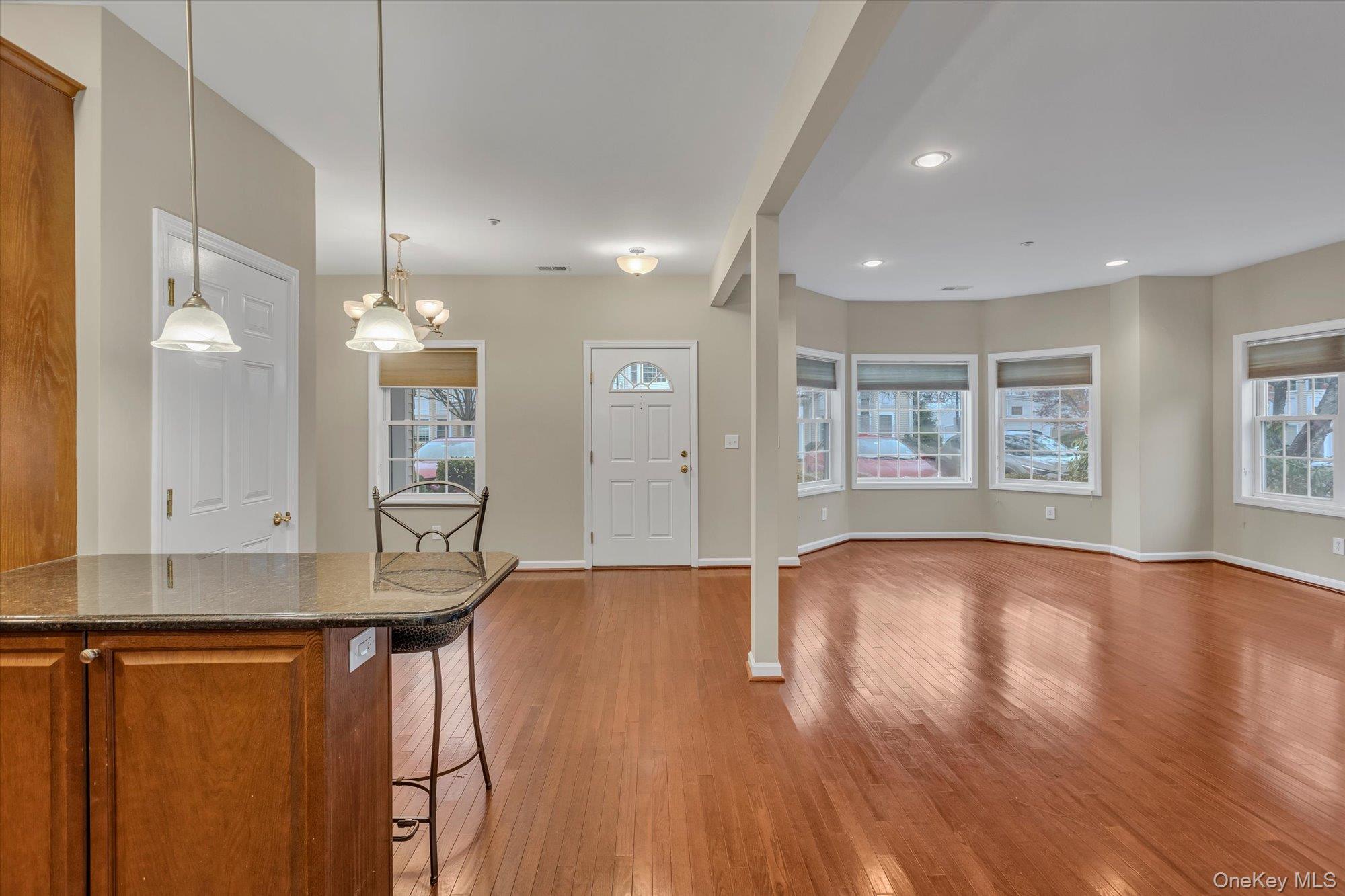 #8 photo, 119 Autumn Drive, 長島 Plainview , NY 11803