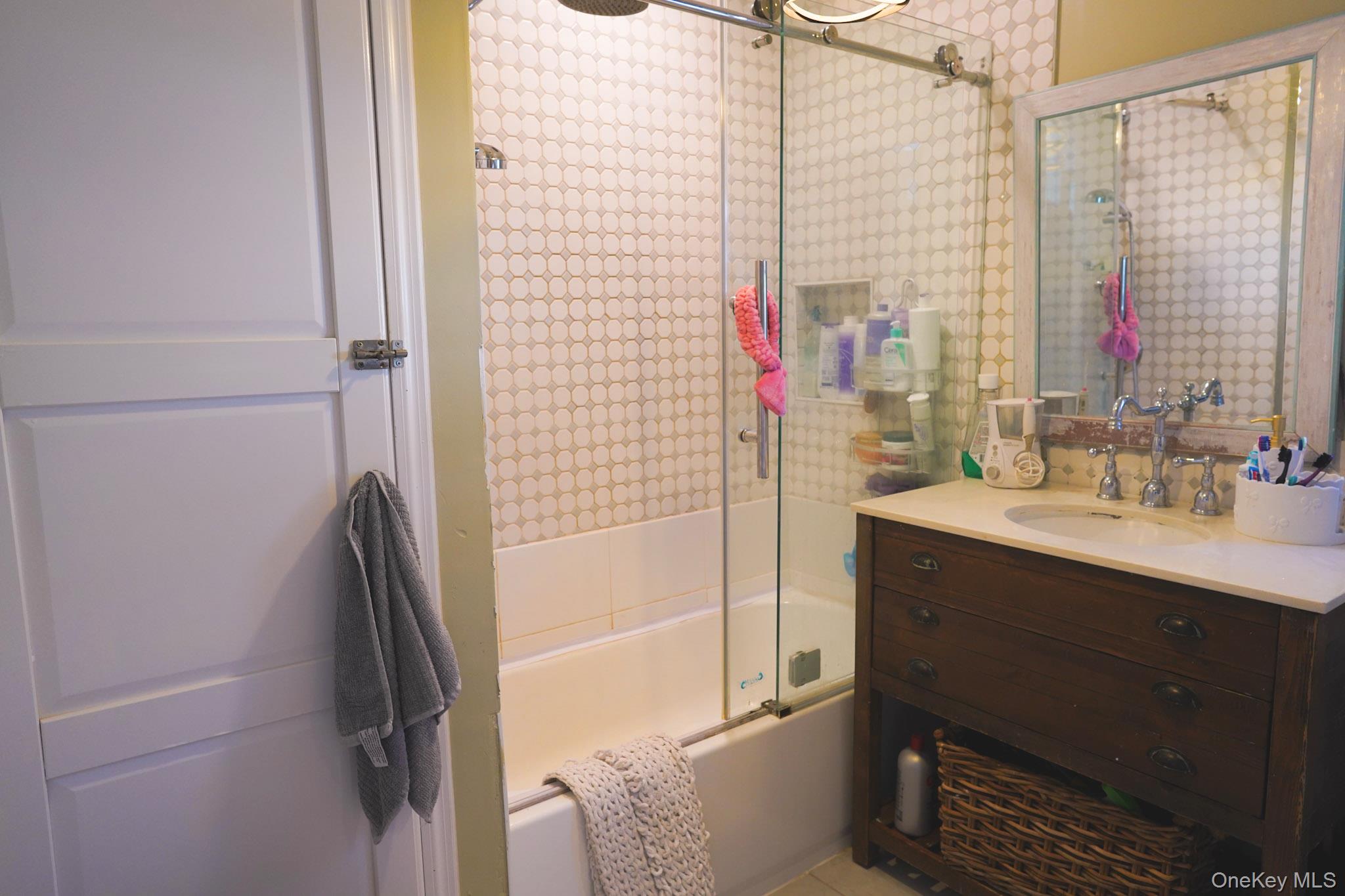 #18 photo, 22 Everett Street, Lynbrook , NY 11563