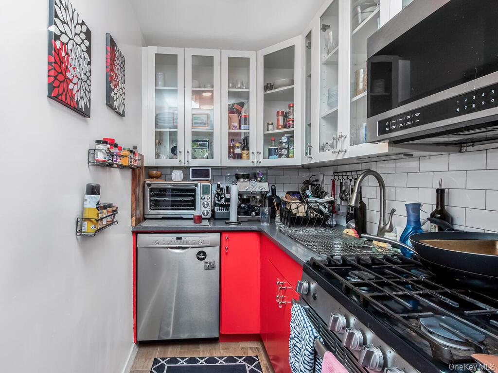 #4 photo, 3030 Johnson Avenue, Bronx , NY 10463