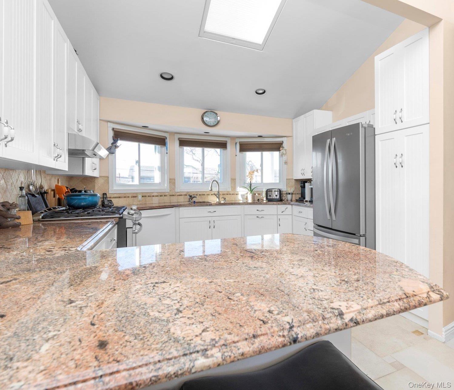 #12 photo, 2072 Legion Street, নাসাউ কাউন্টি Bellmore , NY 11710