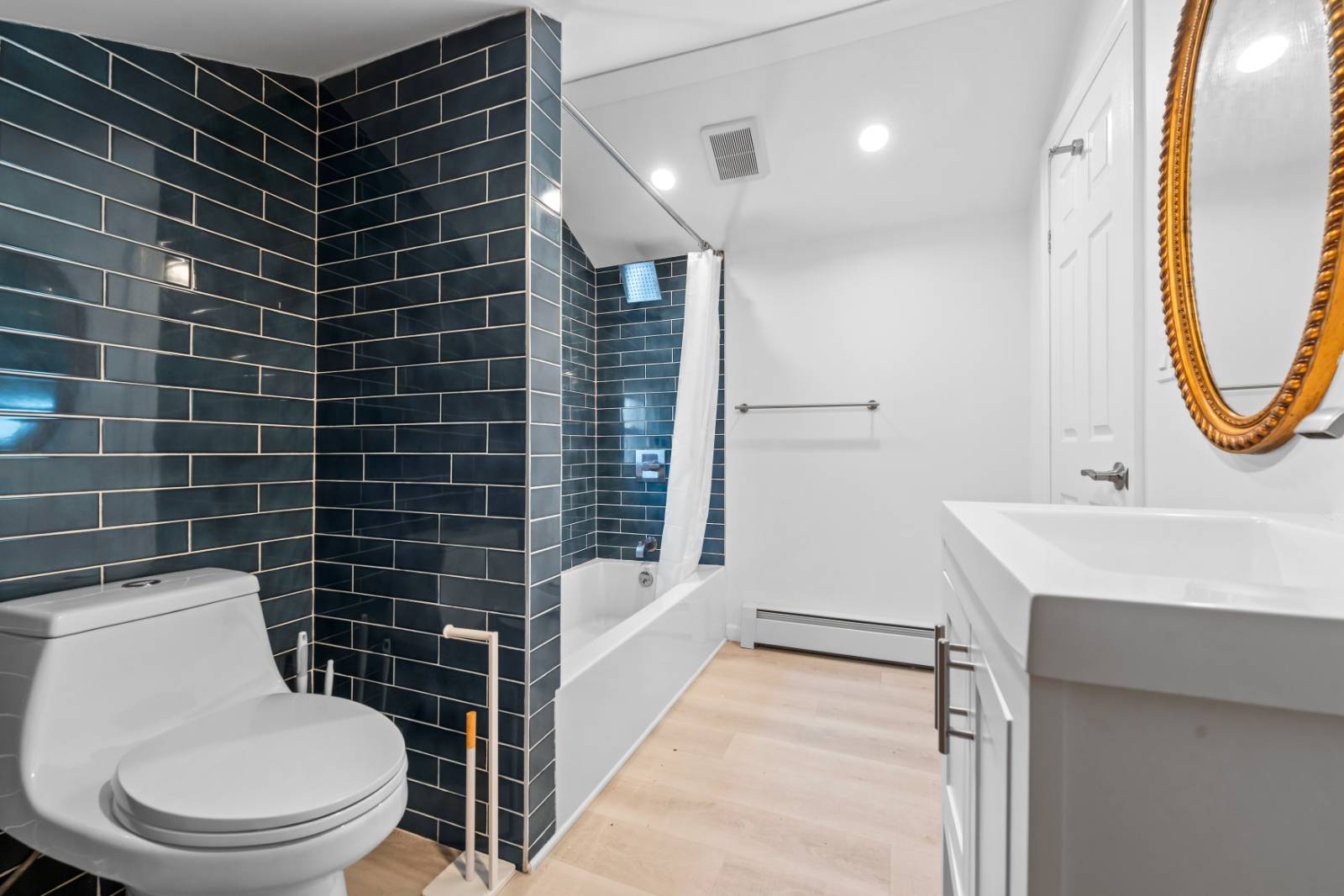 #33 photo, 6702 Almeda Ave, كوينز Arverne , NY 11692