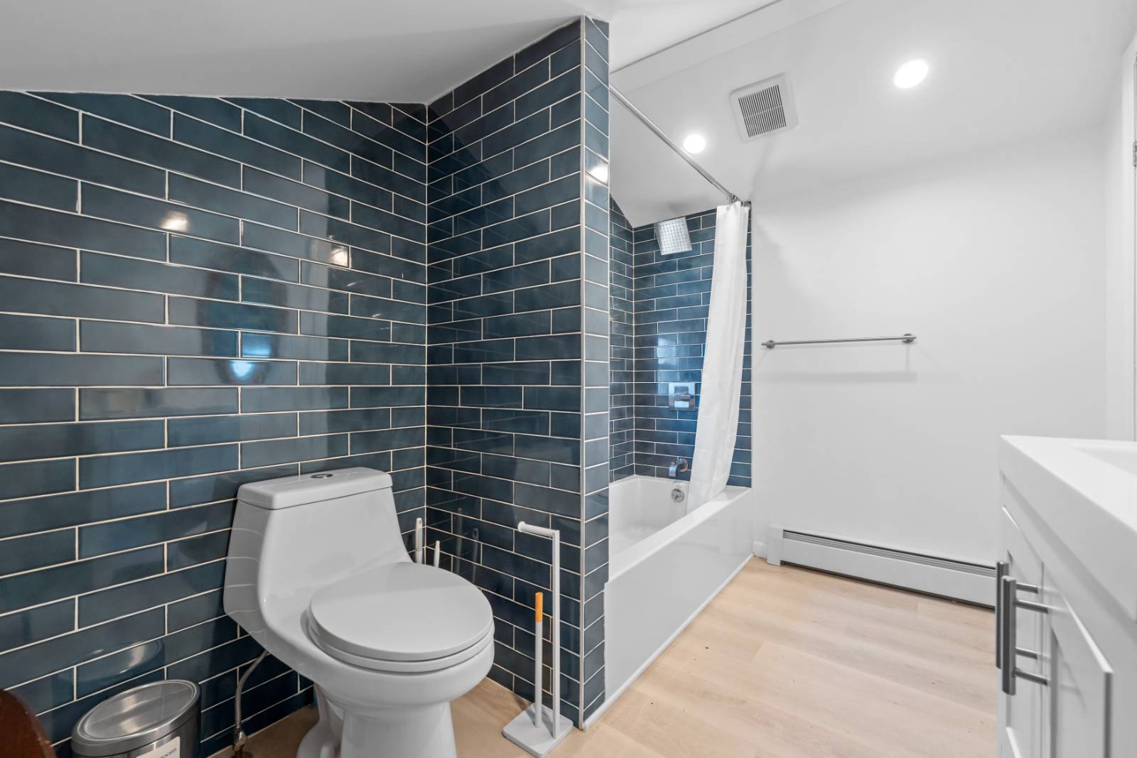 #34 photo, 6702 Almeda Ave, كوينز Arverne , NY 11692