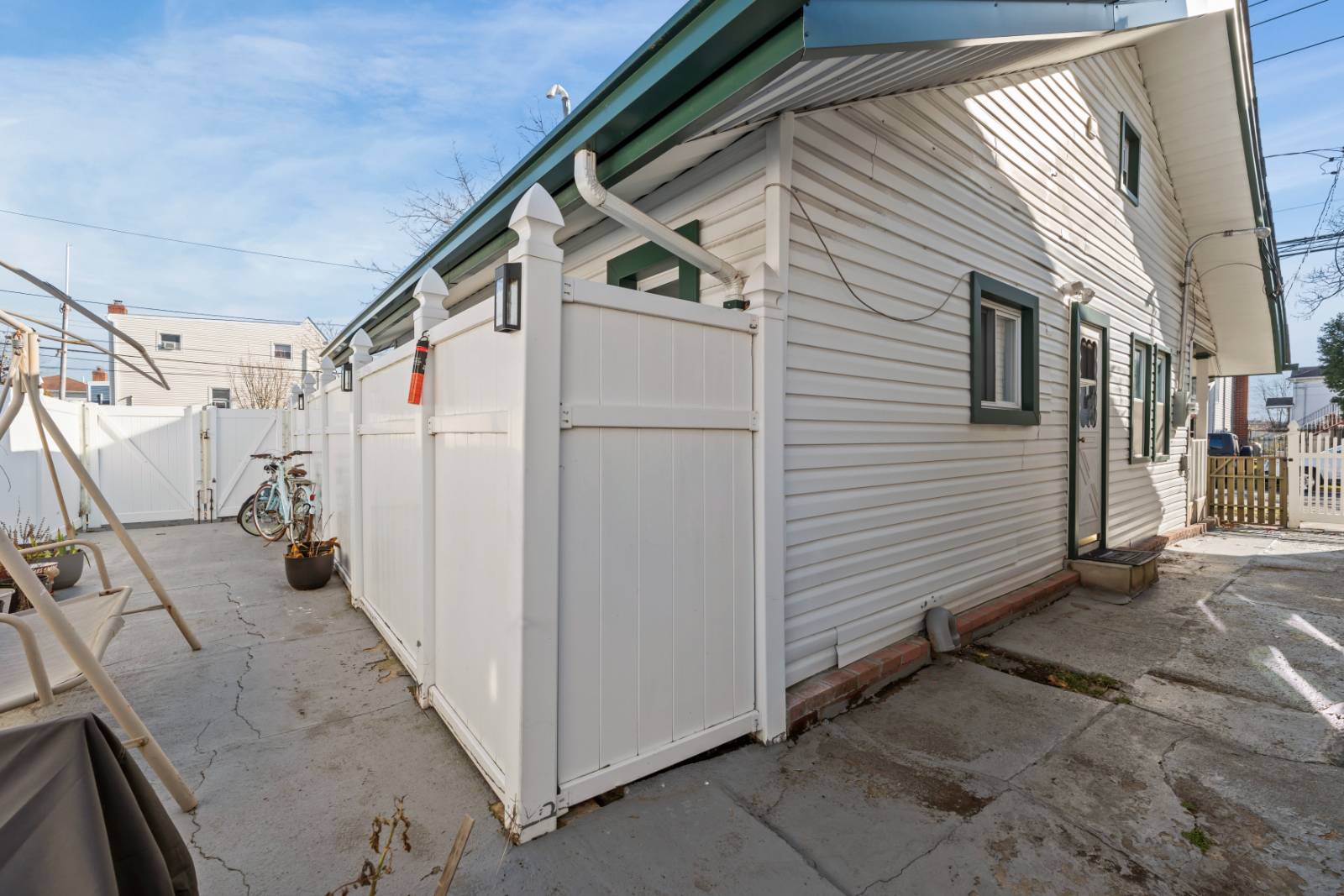 #40 photo, 6702 Almeda Ave, كوينز Arverne , NY 11692