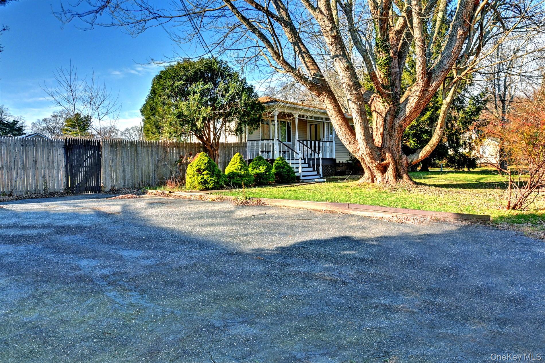 #1 photo, 154 Jefferson Drive, 東長島 Mastic Beach , NY 11951