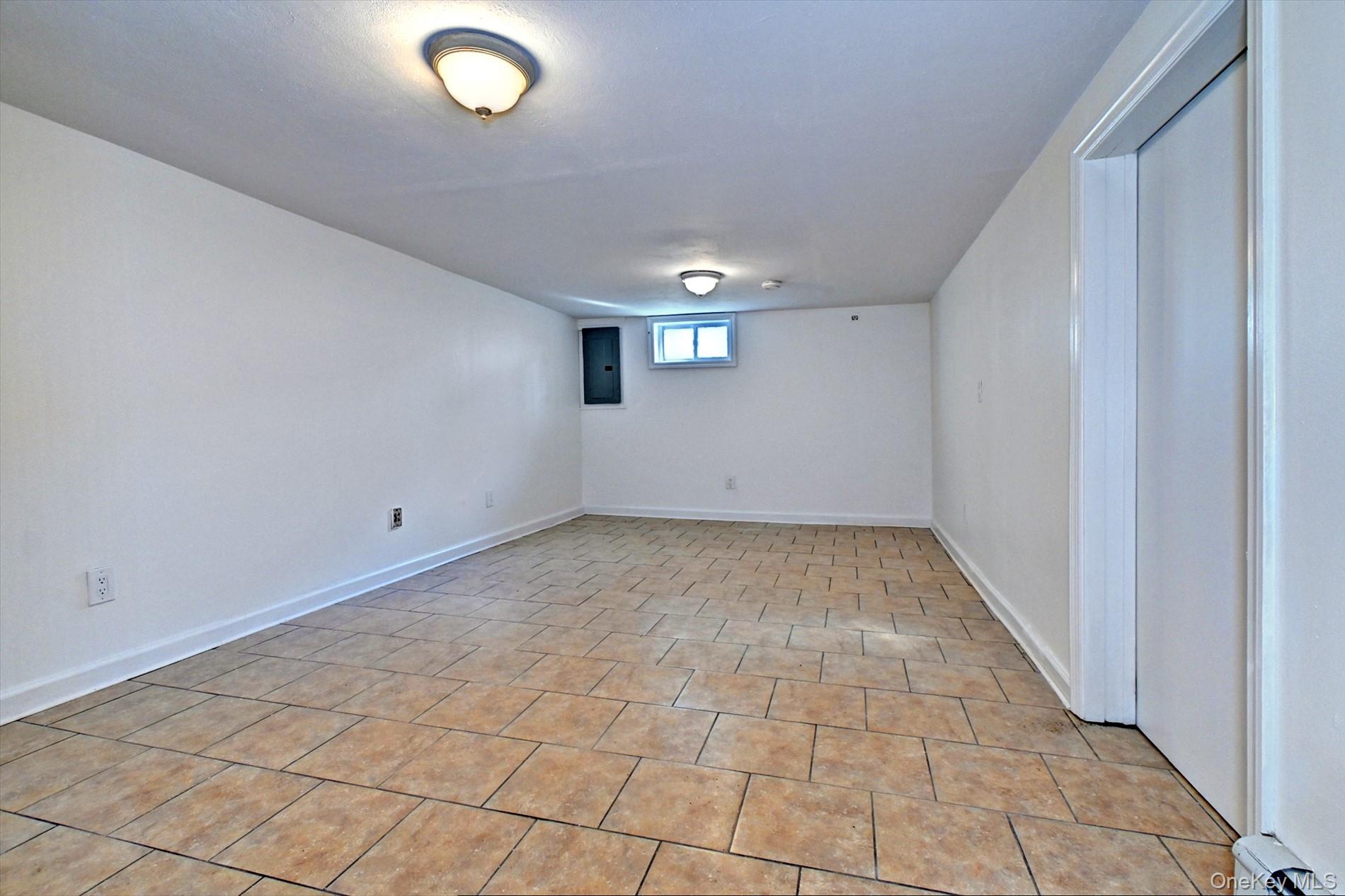 #11 photo, 154 Jefferson Drive, 東長島 Mastic Beach , NY 11951