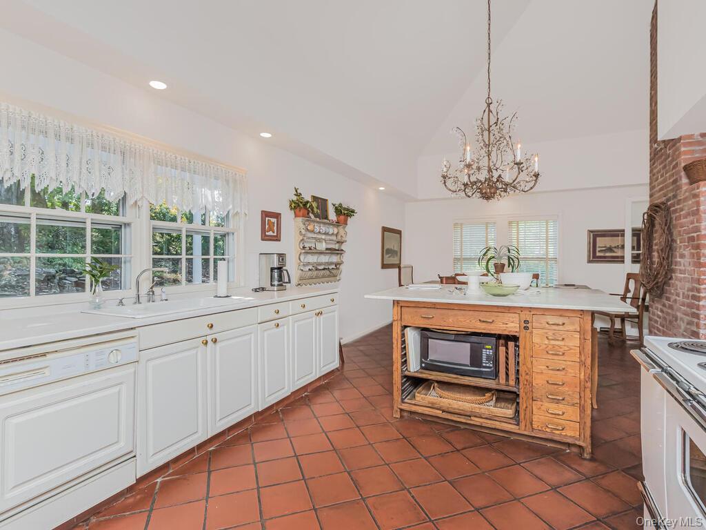 #10 photo, 105 Douglas Road, Chappaqua , NY 10514