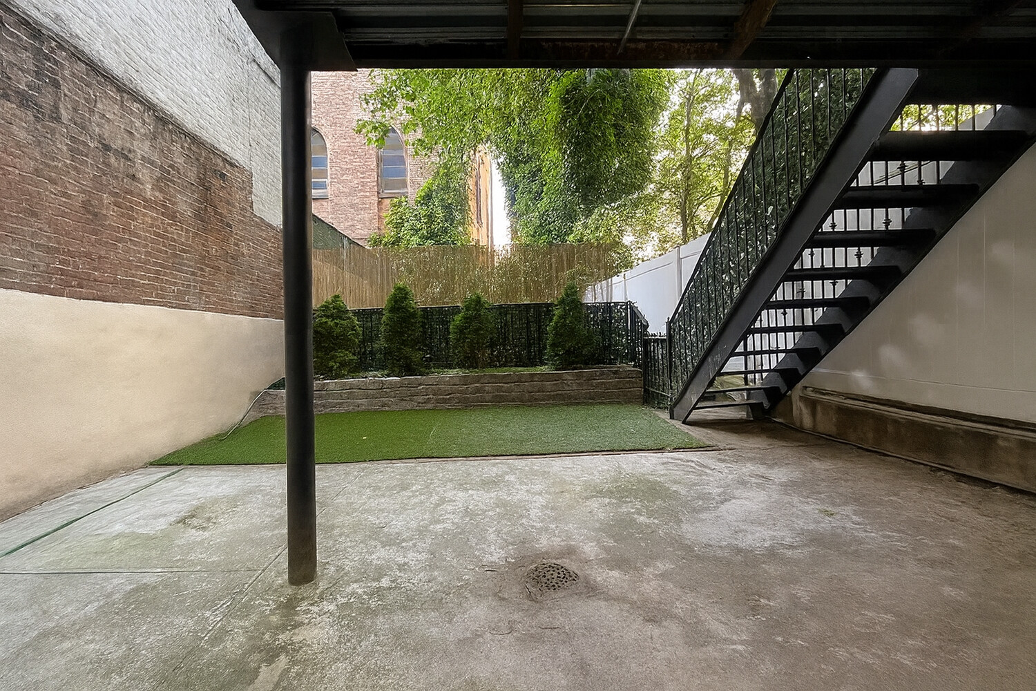 #11 photo, 114 W 124TH Street, South Harlem , NY 10027