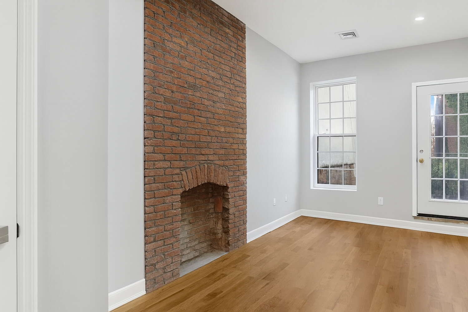 #8 photo, 114 W 124TH Street, South Harlem , NY 10027