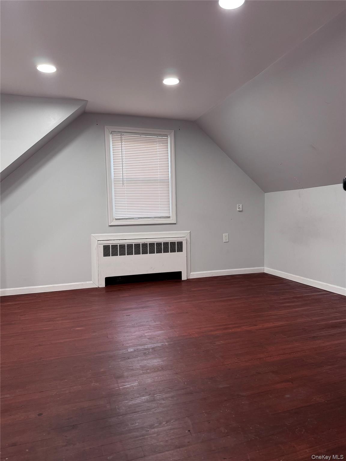 #11 photo, 190 Lee Avenue, Hicksville , NY 11801