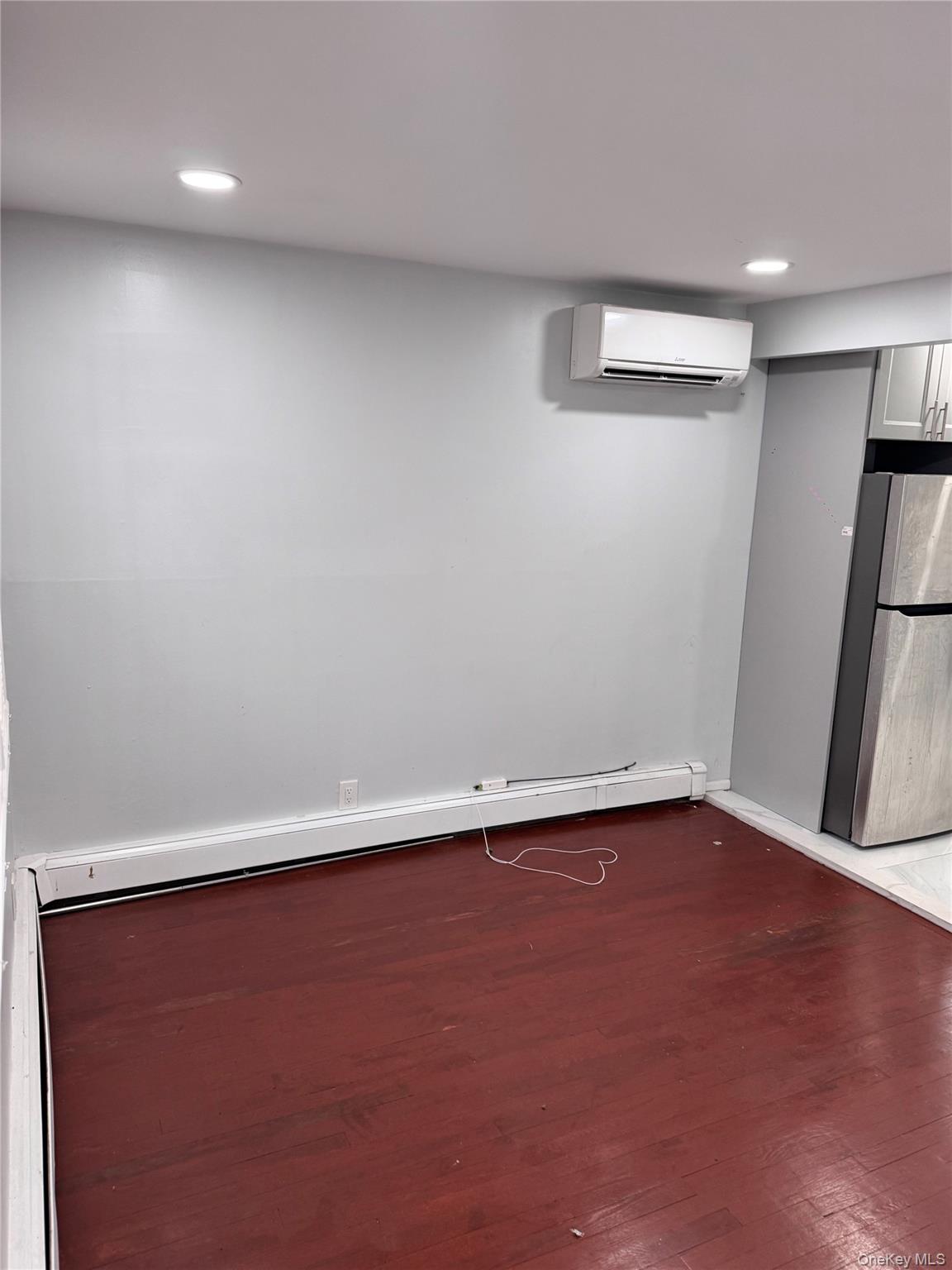 #7 photo, 190 Lee Avenue, Hicksville , NY 11801