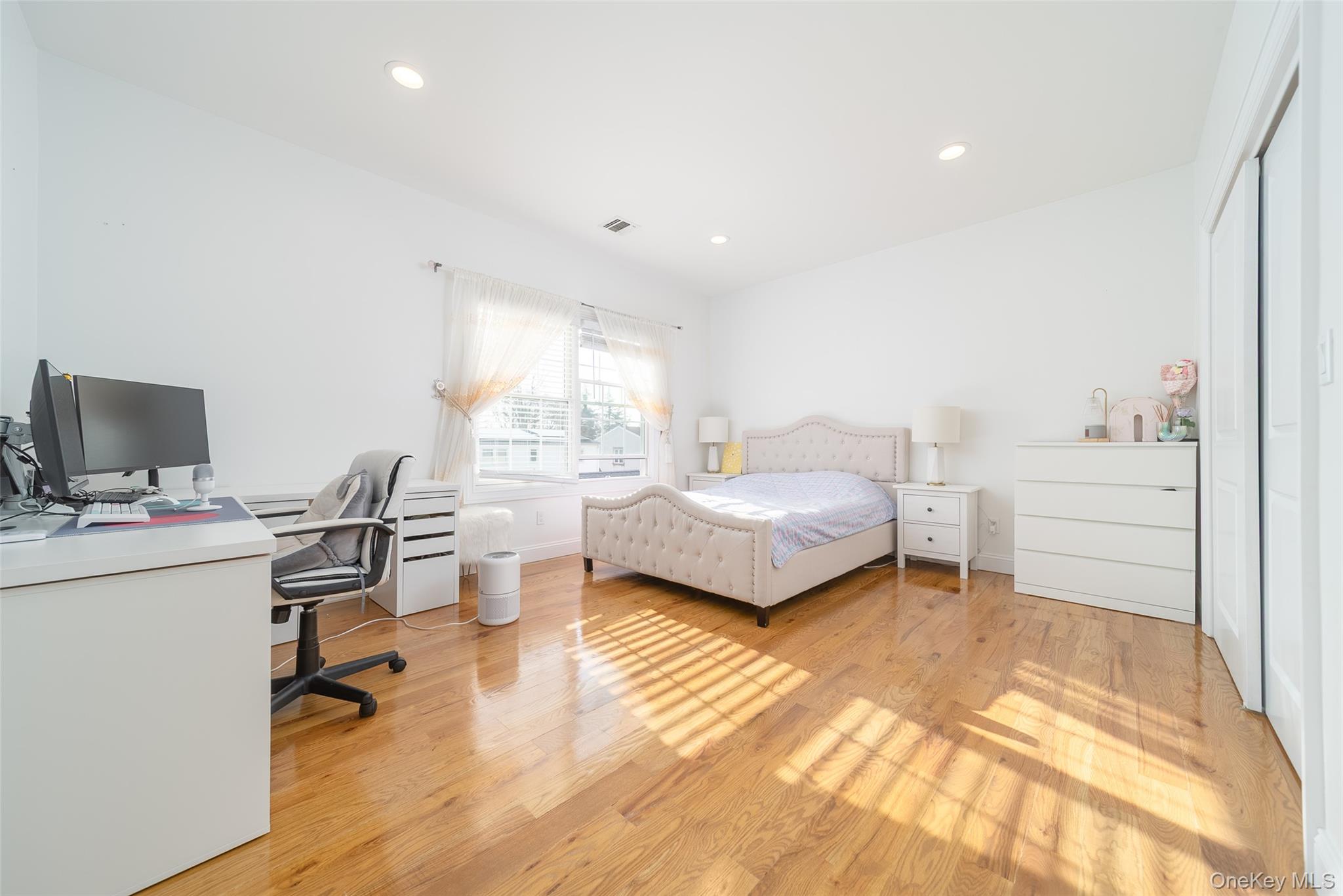 #12 photo, 157 Evans Avenue, Albertson , NY 11507