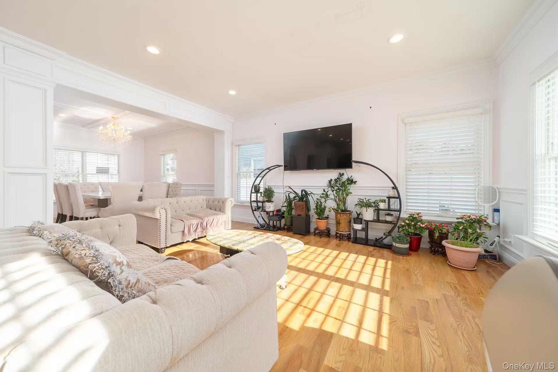 #3 photo, 157 Evans Avenue, Albertson , NY 11507