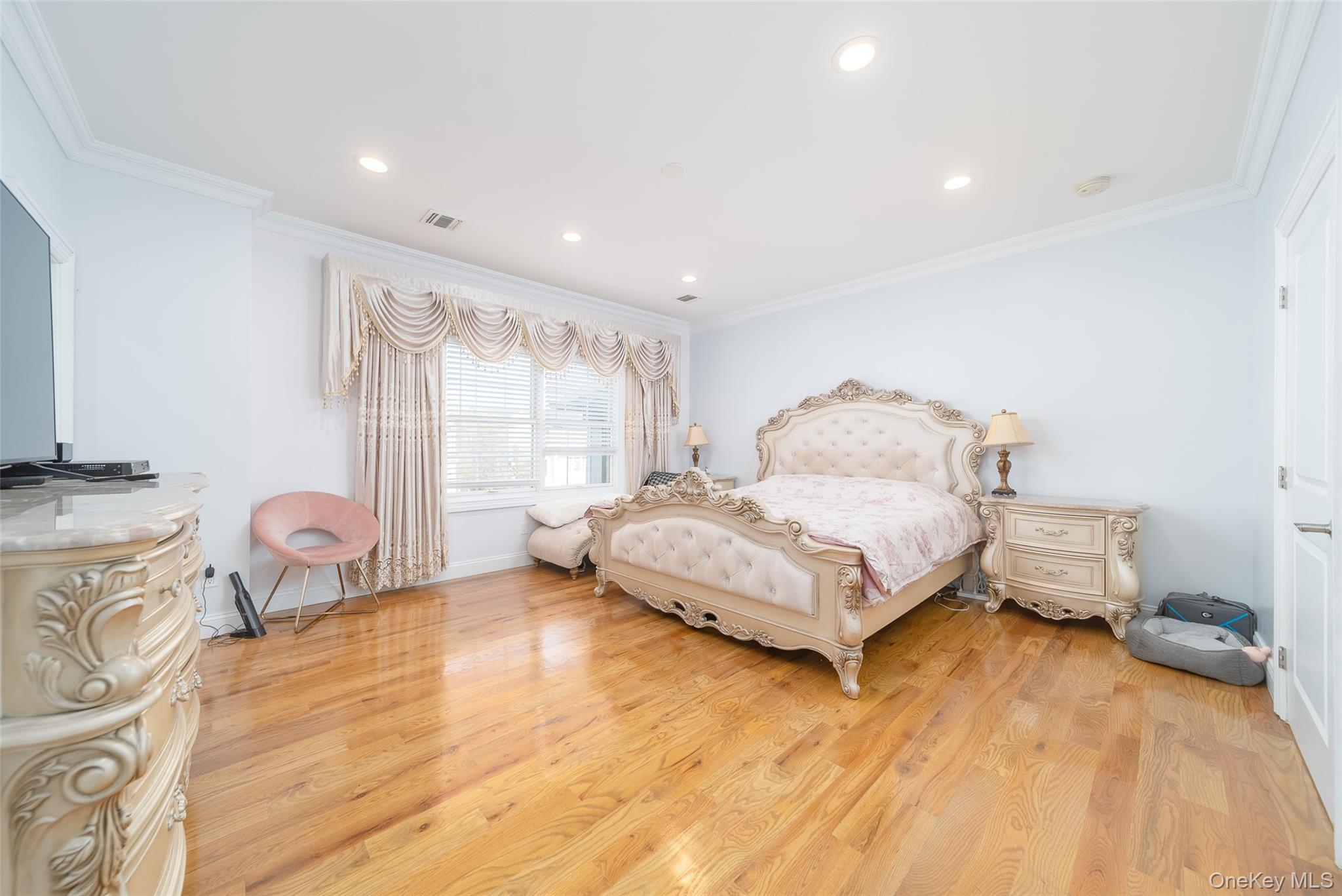 #7 photo, 157 Evans Avenue, Albertson , NY 11507