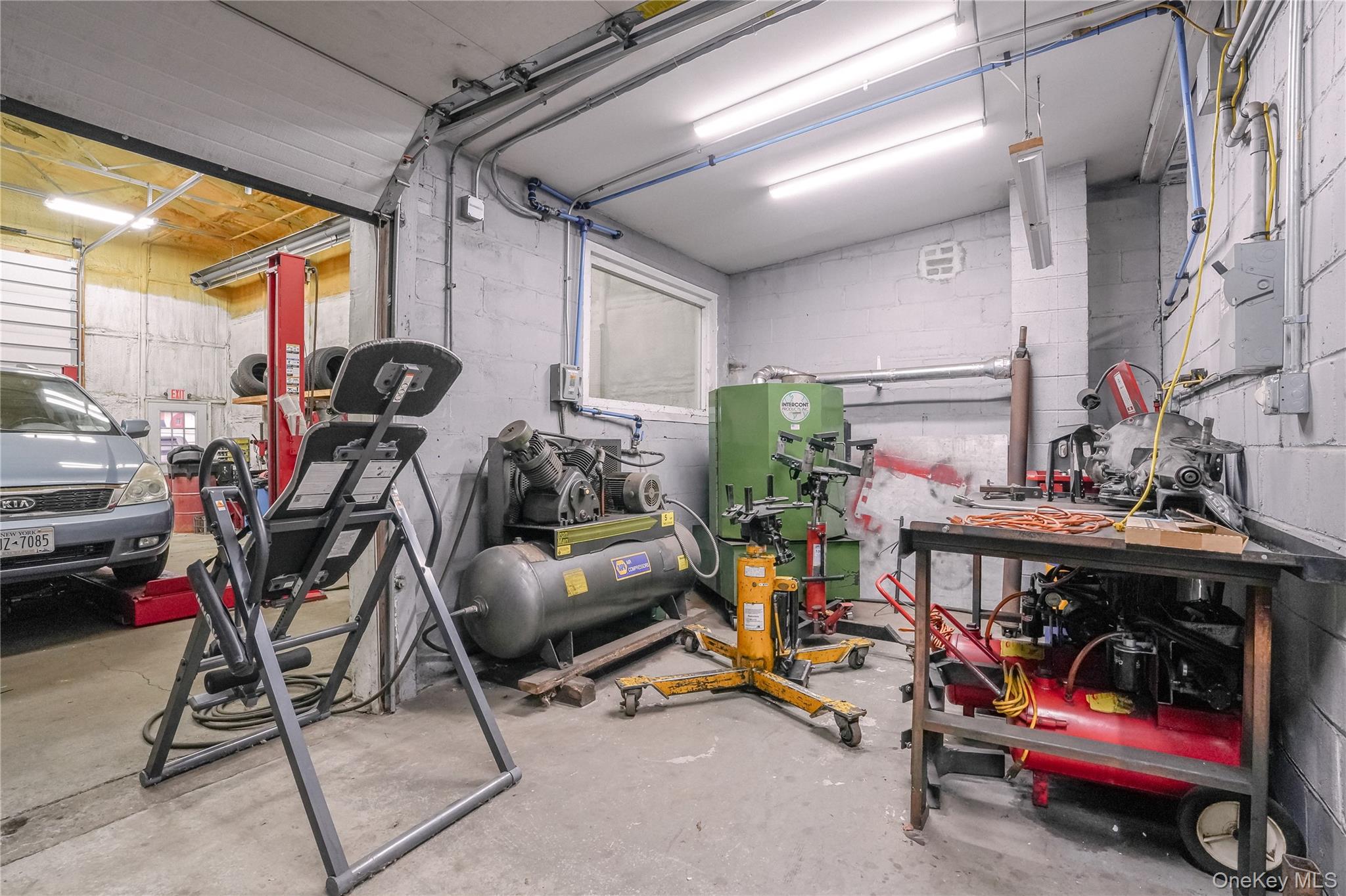 #11 photo, 334 Broadway, Kingston , NY 12401