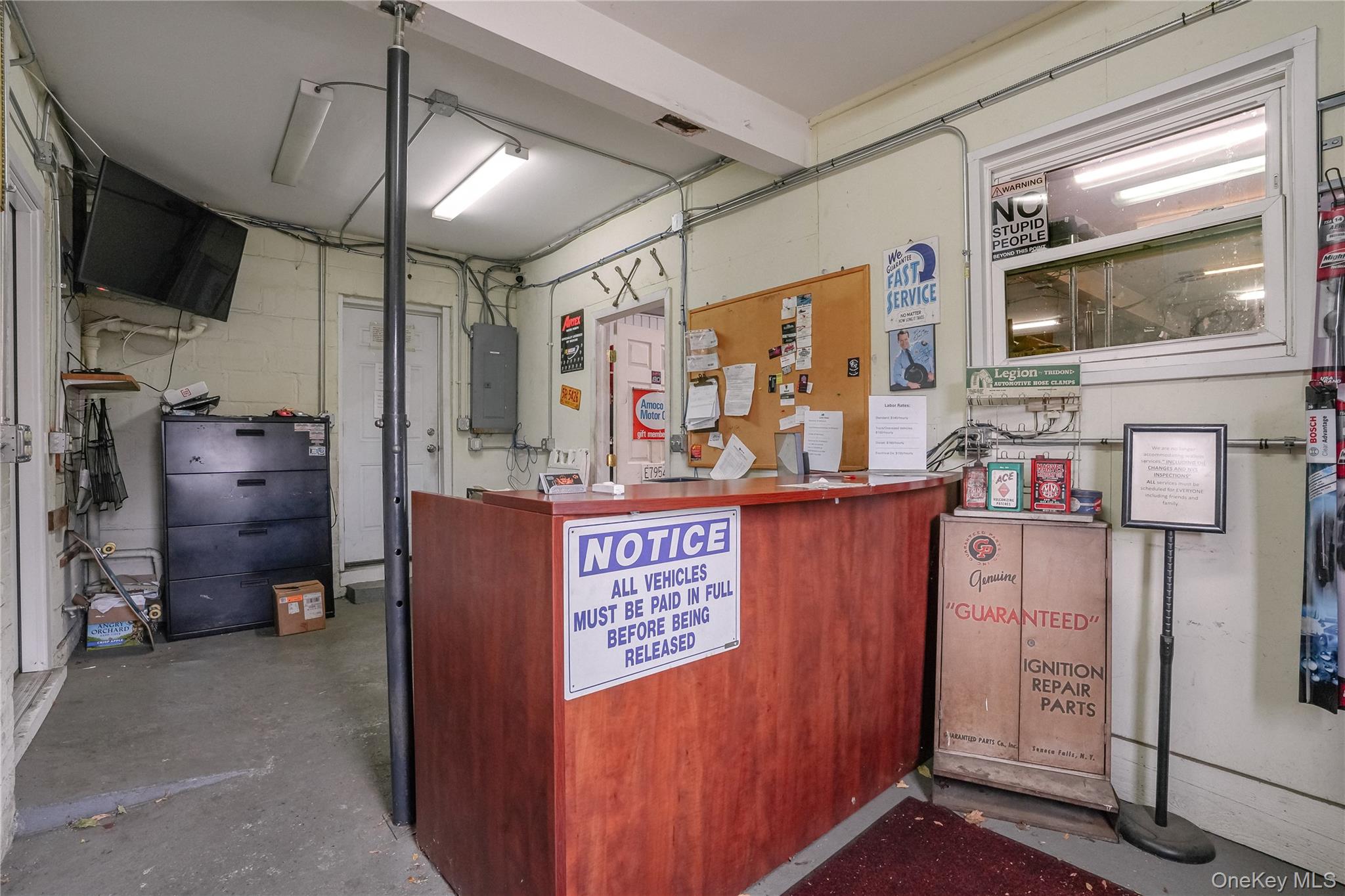 #13 photo, 334 Broadway, Kingston , NY 12401