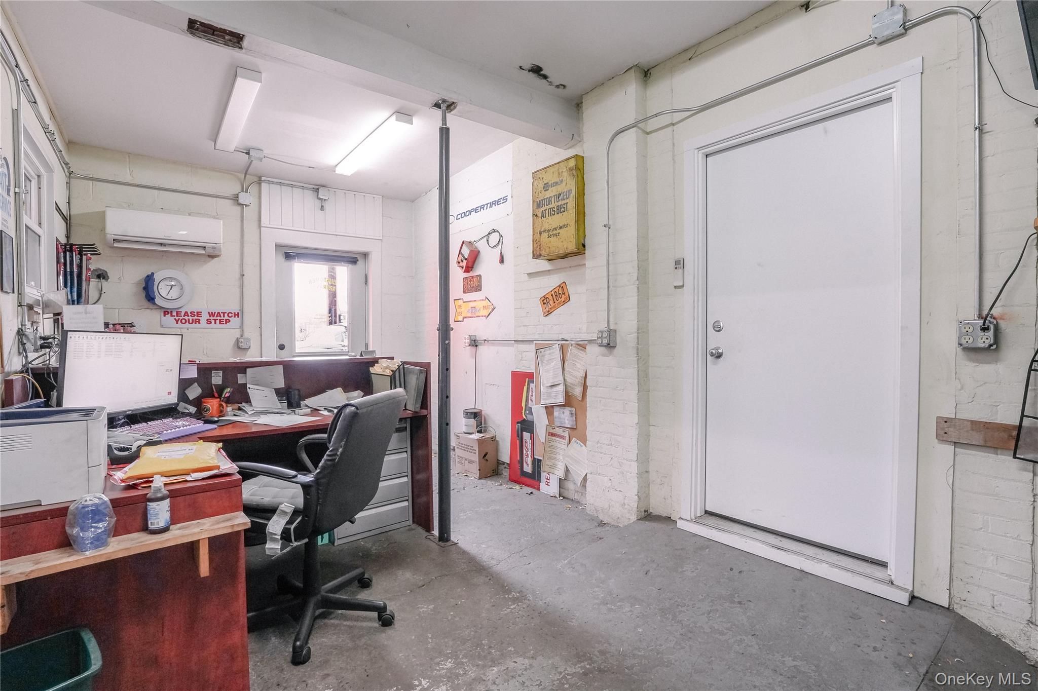 #14 photo, 334 Broadway, Kingston , NY 12401