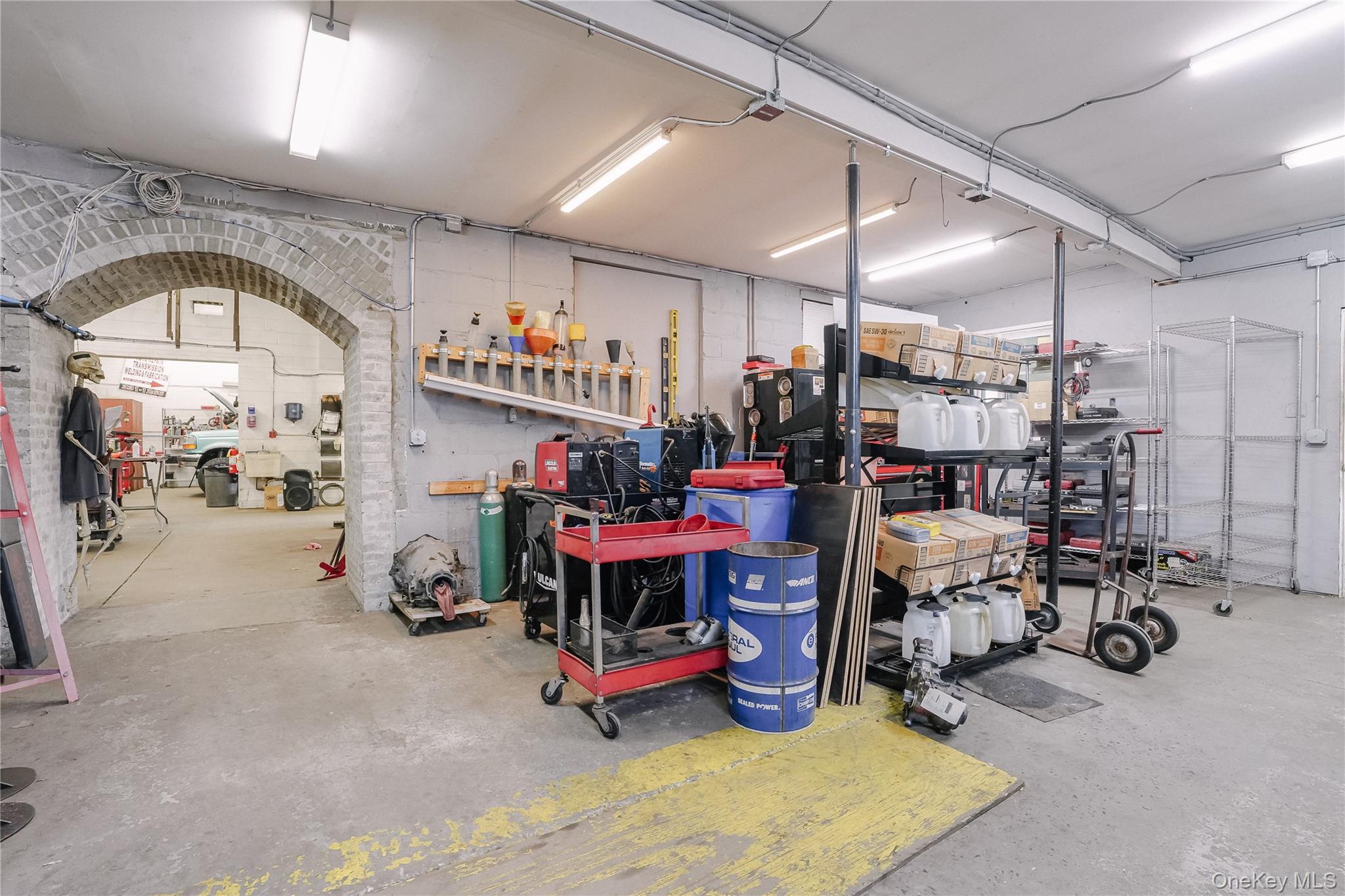 #15 photo, 334 Broadway, Kingston , NY 12401