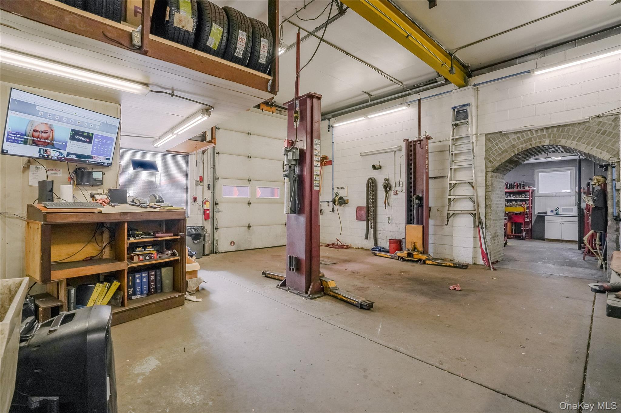 #7 photo, 334 Broadway, Kingston , NY 12401