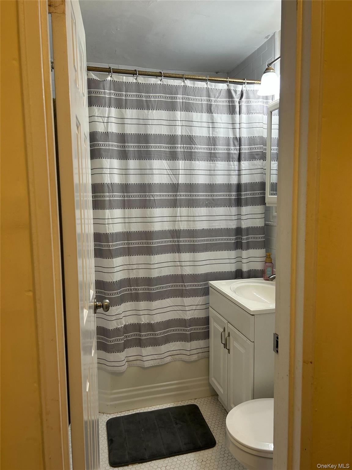 #11 photo, 19 Old Mamaroneck Road, White Plains , NY 10605